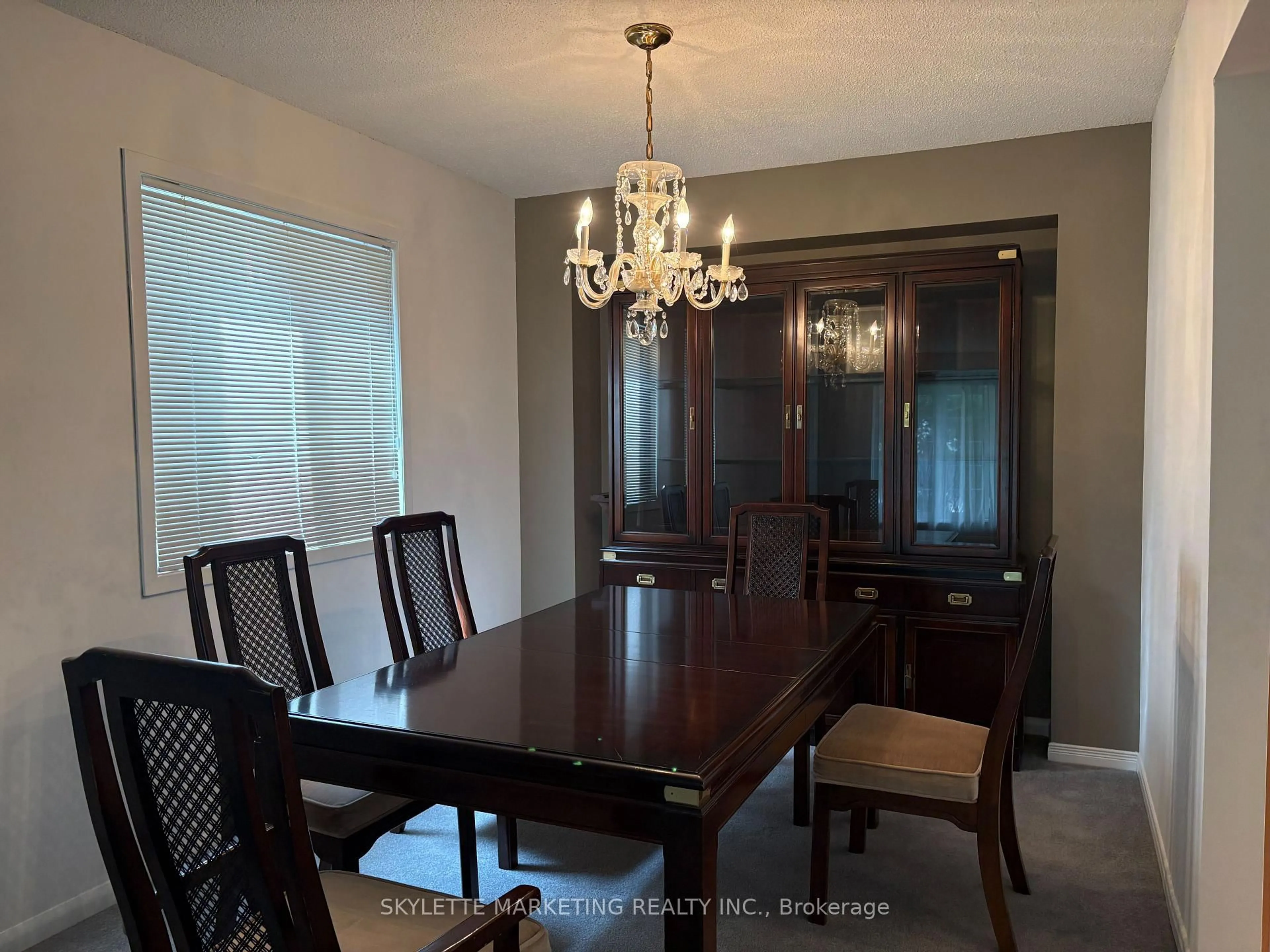 Dining room, wood/laminate floor for 1782 Meadowview Ave, Pickering Ontario L1V 3G8