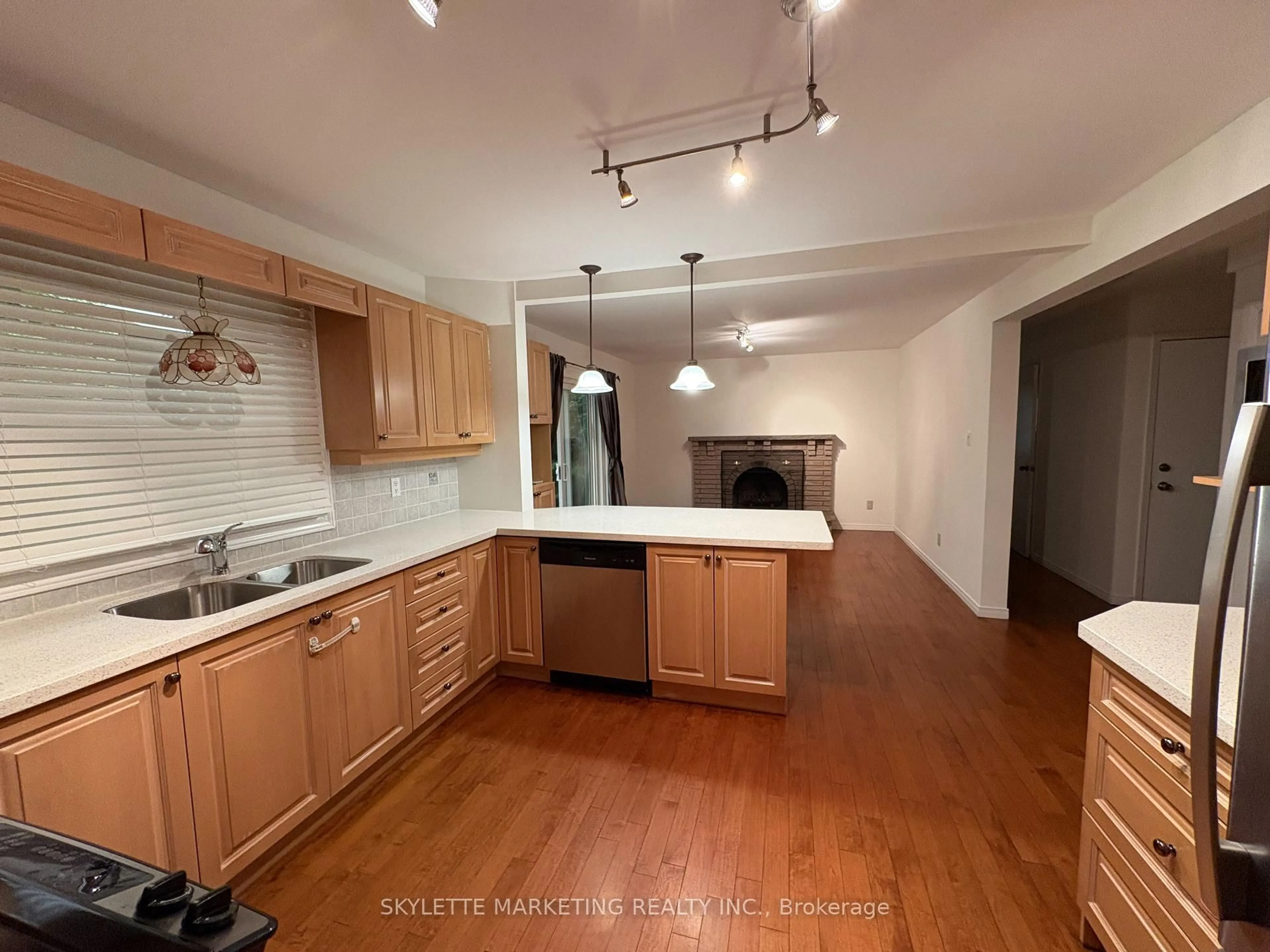 Open concept kitchen, unknown for 1782 Meadowview Ave, Pickering Ontario L1V 3G8