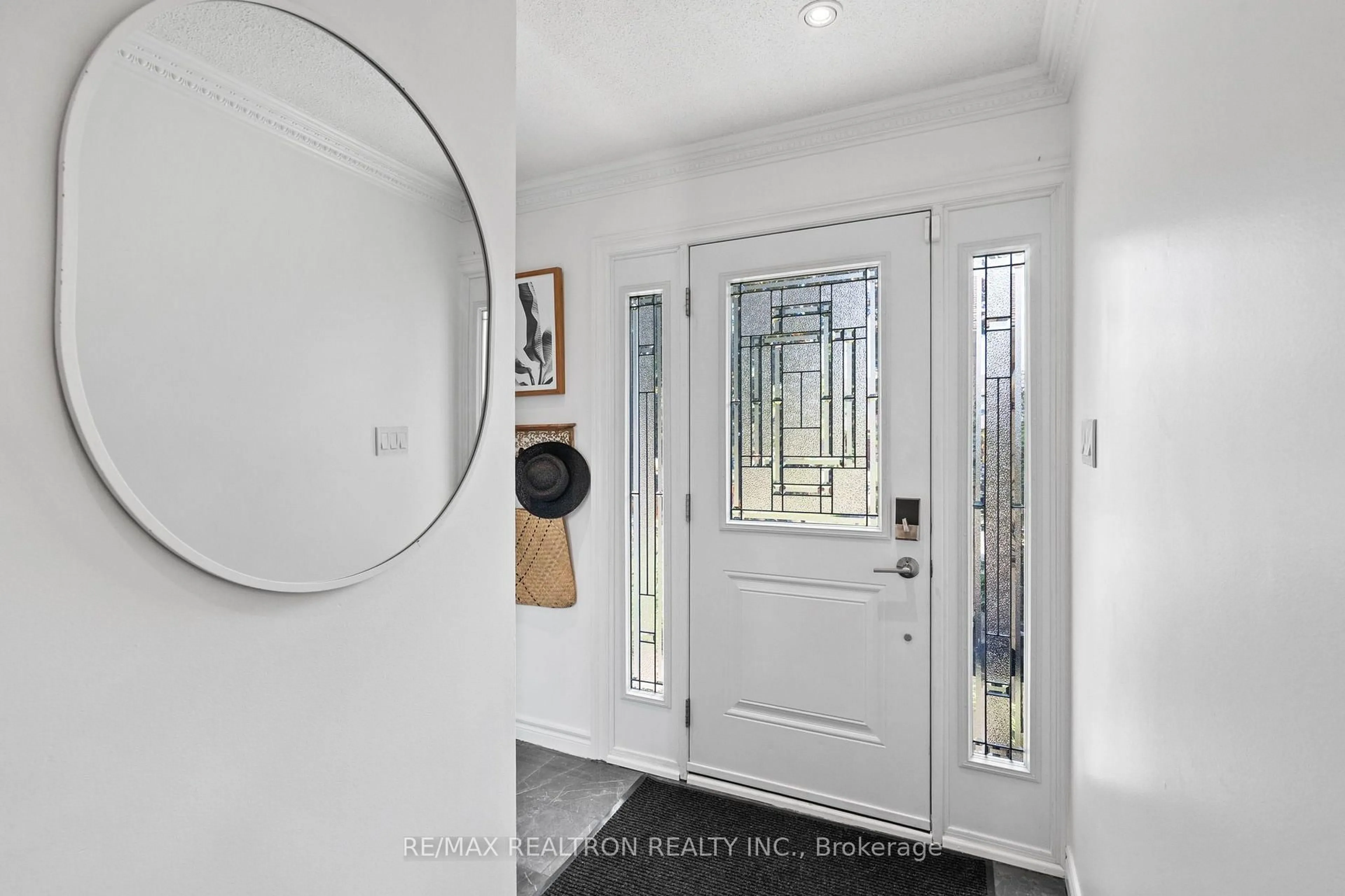 Indoor entryway for 52 Hood Cres, Toronto Ontario M1W 3C1