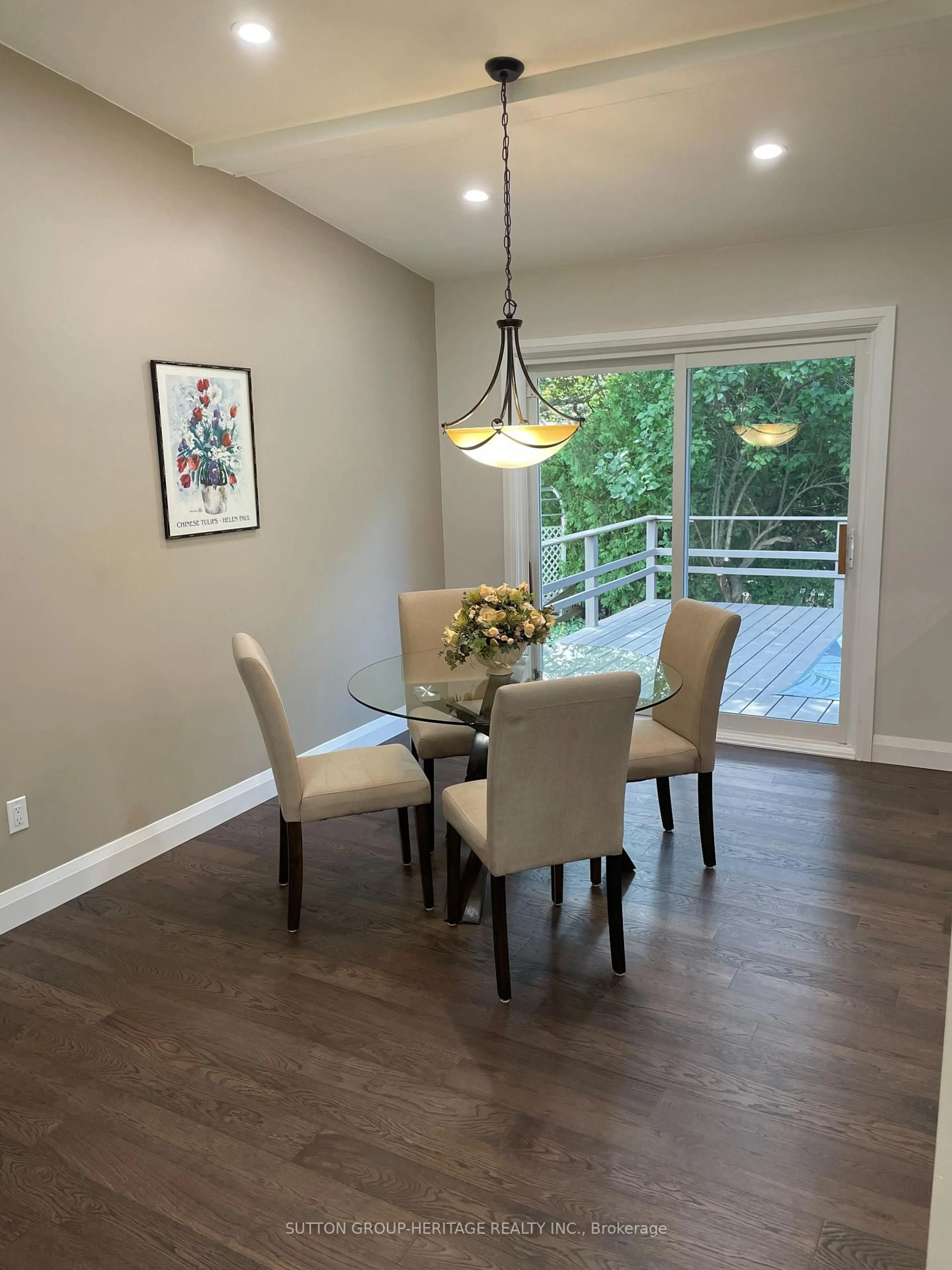 Dining room, wood/laminate floor for 160 LAUREL Crt, Oshawa Ontario L1G 6M5