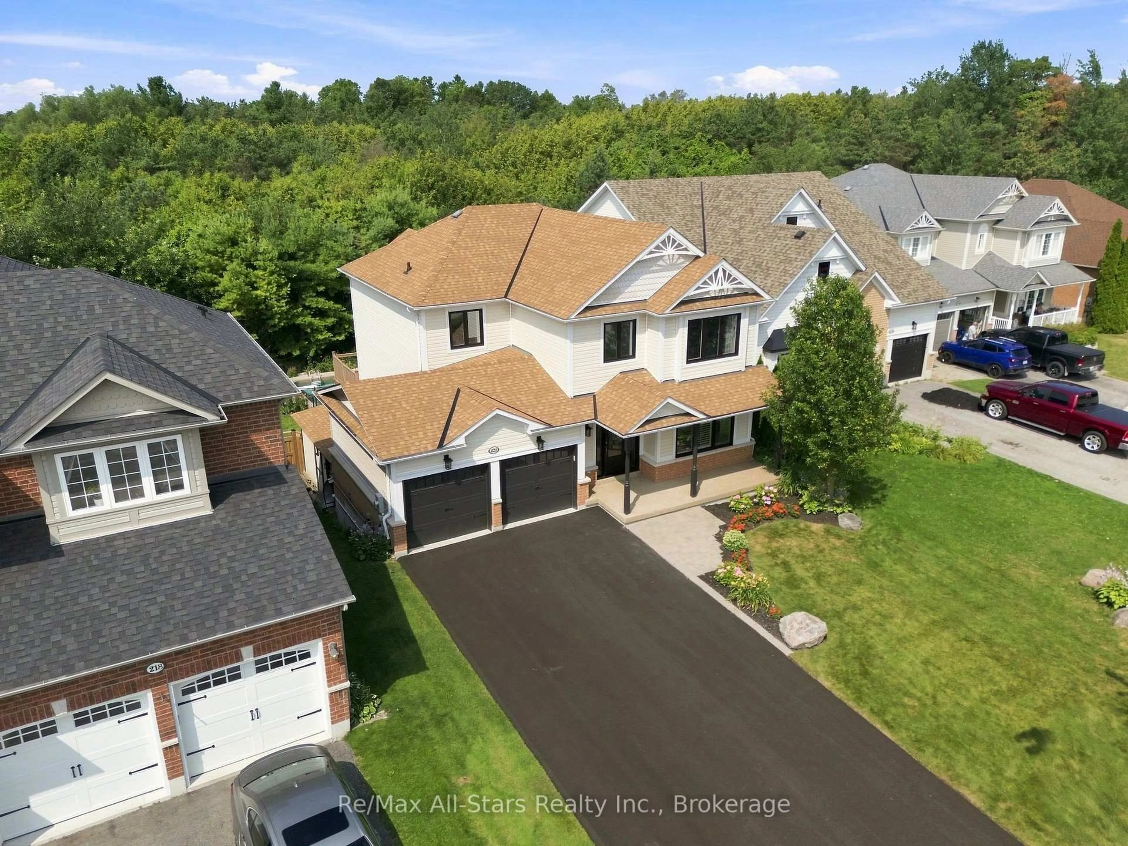 A pic from outside/outdoor area/front of a property/back of a property/a pic from drone, street for 222 Roseborough Crt, Scugog Ontario L9L 2E6