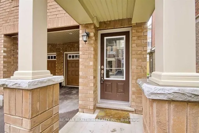 37 Filly Path #457, Oshawa 3
