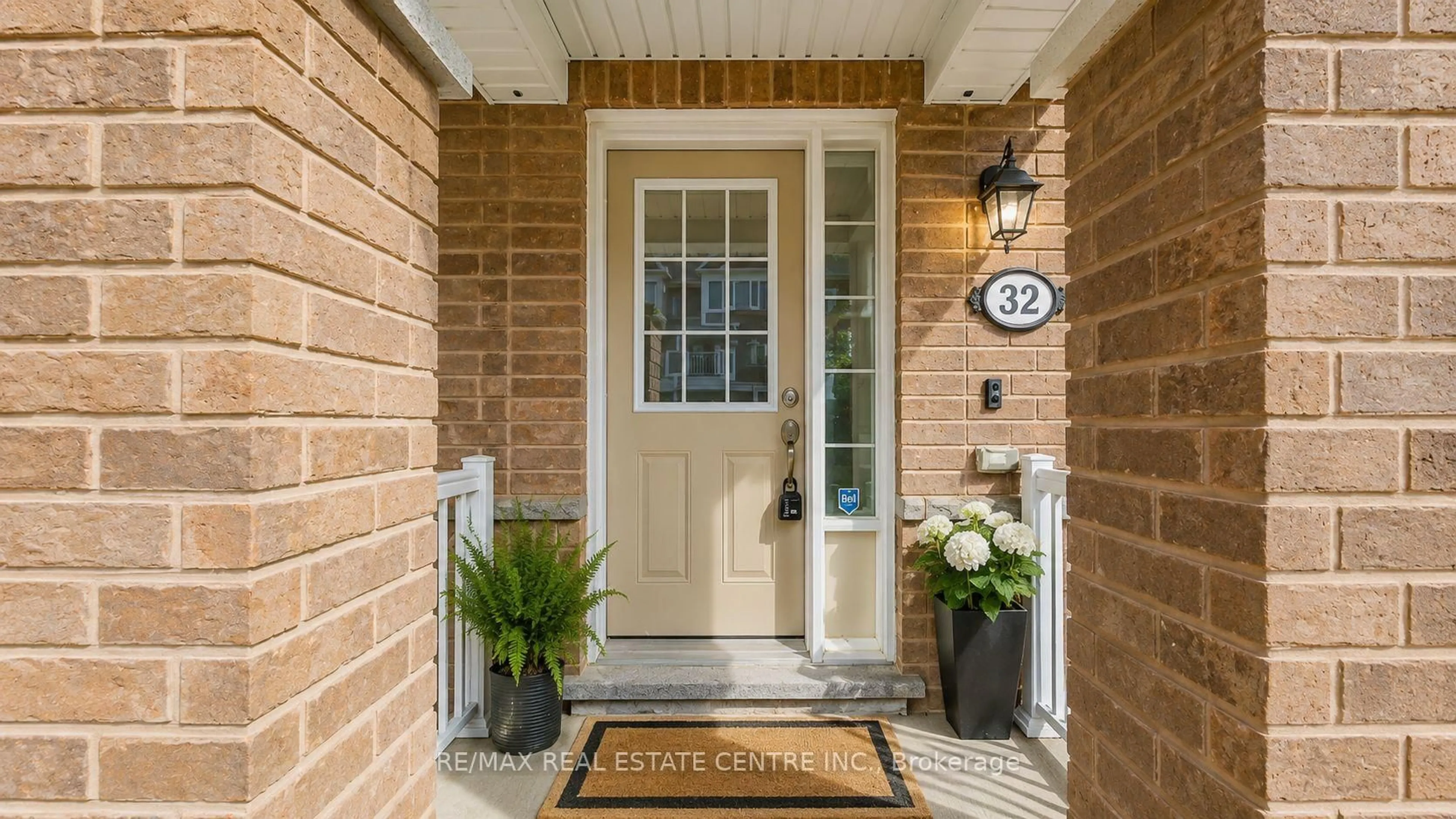 Indoor entryway for 32 Bluegill Cres, Whitby Ontario L1P 0E4