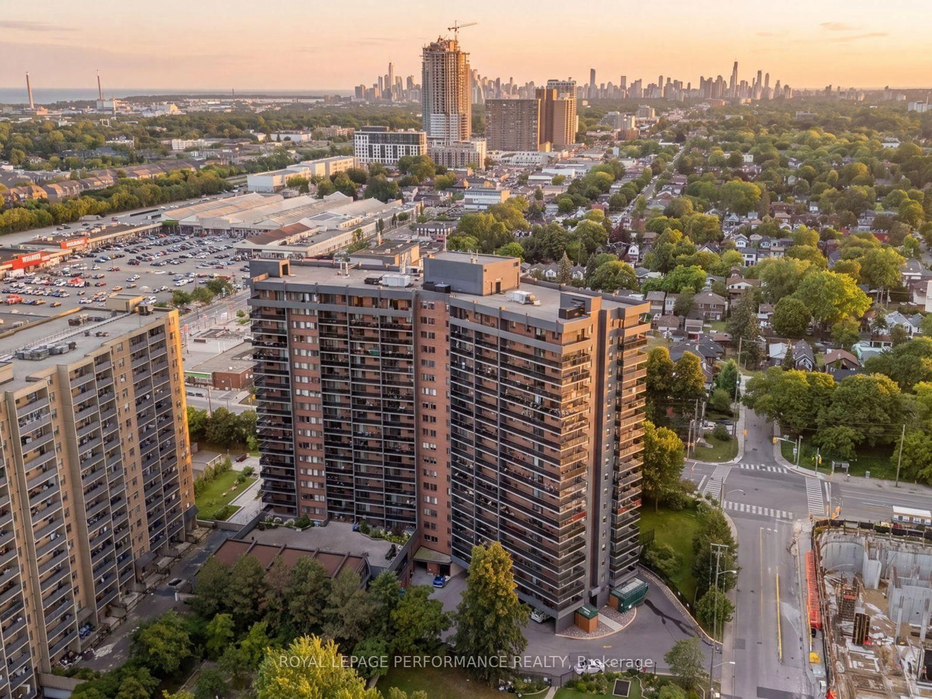 A pic from outside/outdoor area/front of a property/back of a property/a pic from drone, city buildings view from balcony for 757 Victoria Pk Ave #1002, Toronto Ontario M4C 5N8