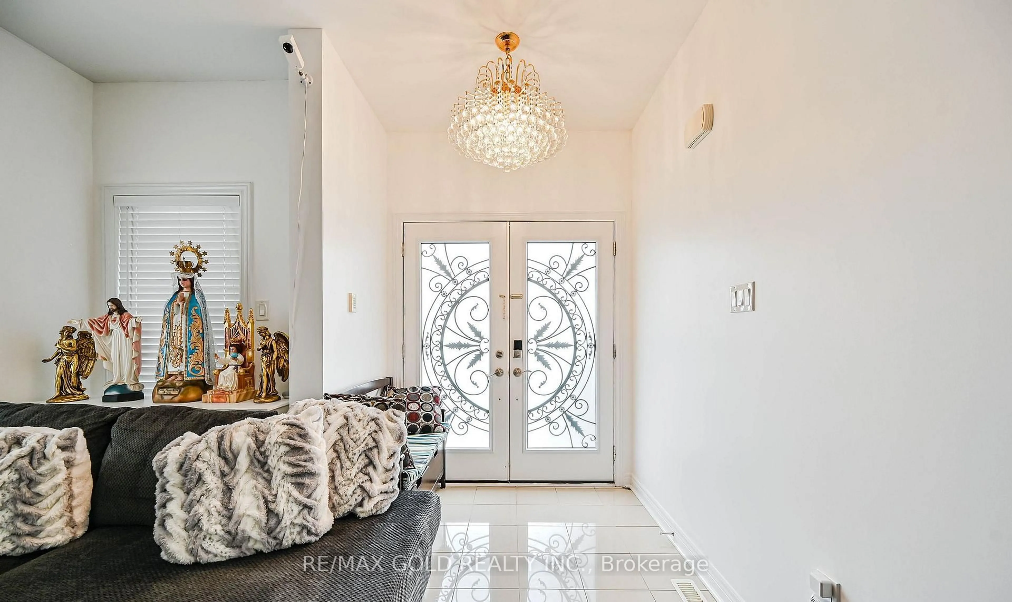 Indoor entryway for 7 Bellotti Cres, Ajax Ontario L1Z 0M2