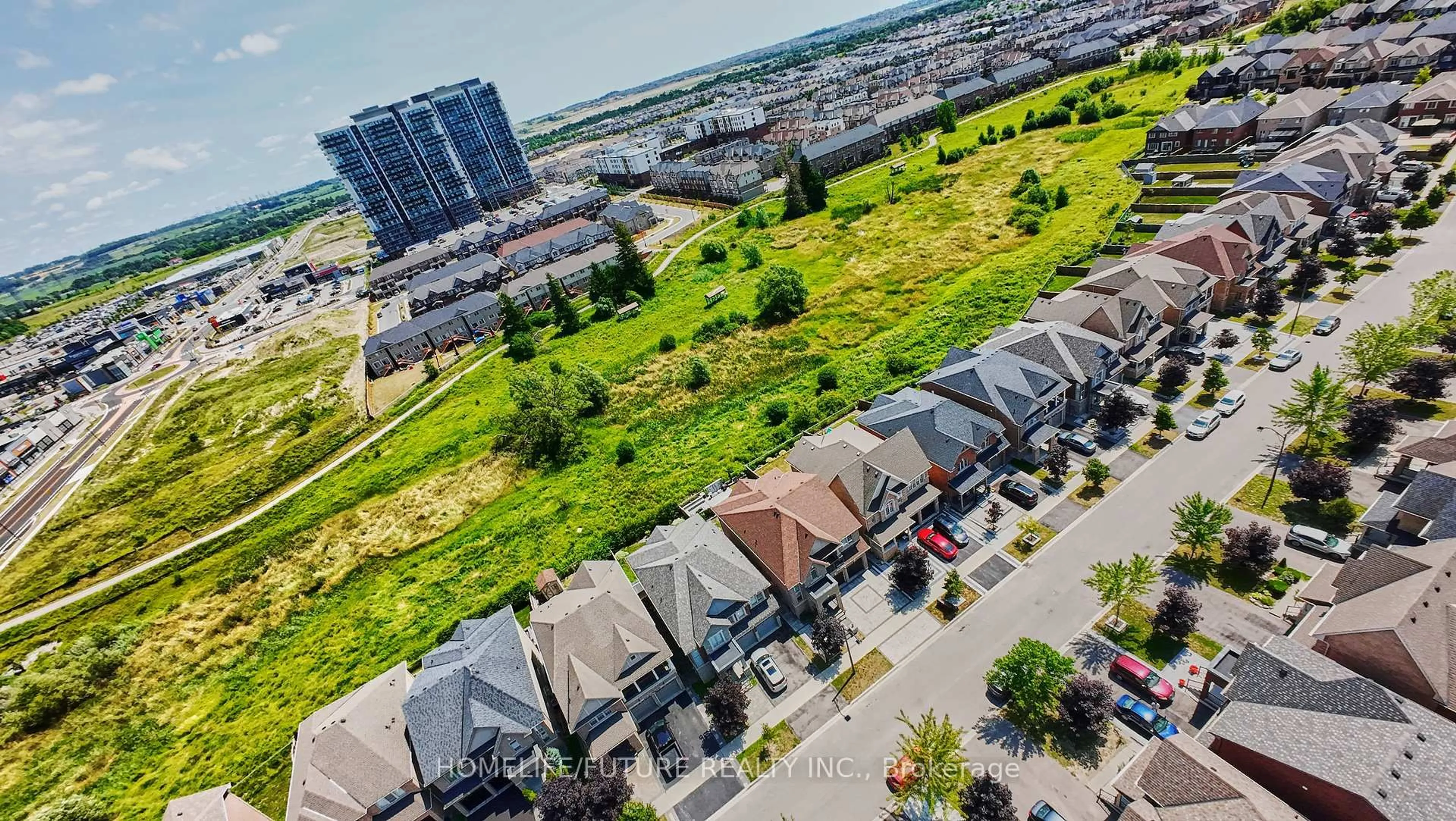 A pic from outside/outdoor area/front of a property/back of a property/a pic from drone, city buildings view from balcony for 2549 Snow Knight Dr, Oshawa Ontario L1L 0K2