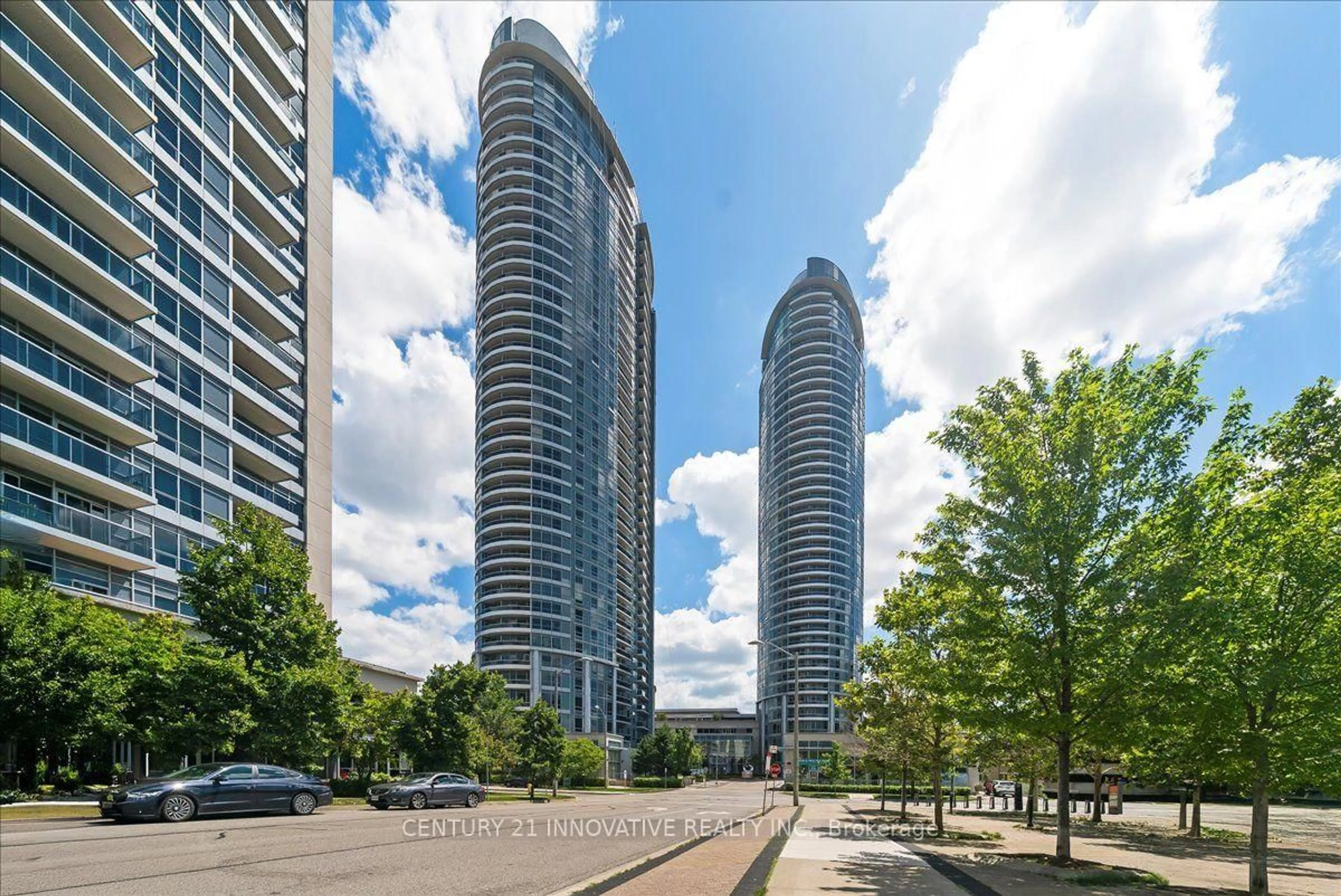 A pic from outside/outdoor area/front of a property/back of a property/a pic from drone, city buildings view from balcony for 125 Village Green Sq #3501, Toronto Ontario M1S 0G3