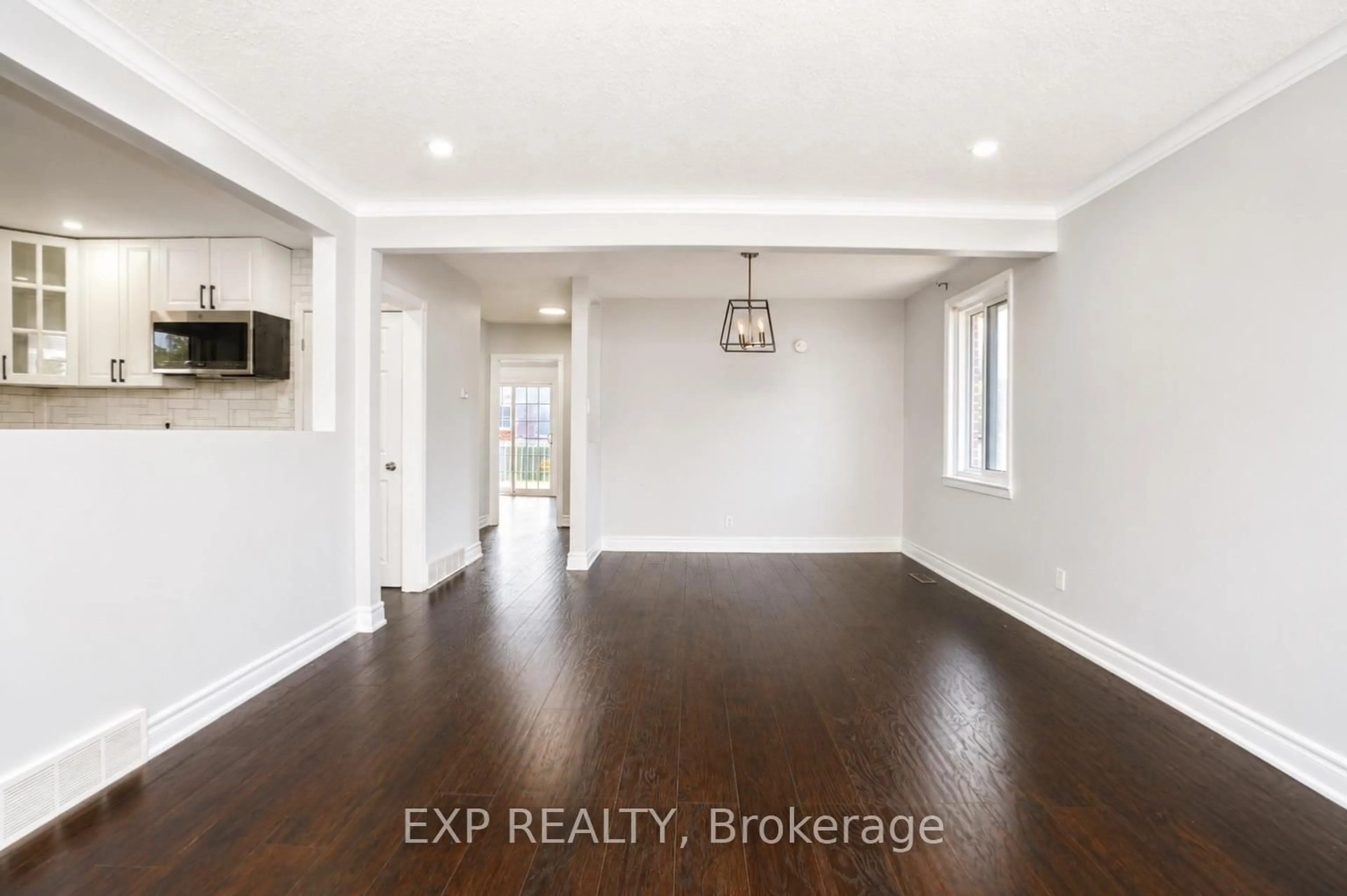 Indoor entryway for 1202 Sun Valley Crt, Oshawa Ontario L1J 3N2
