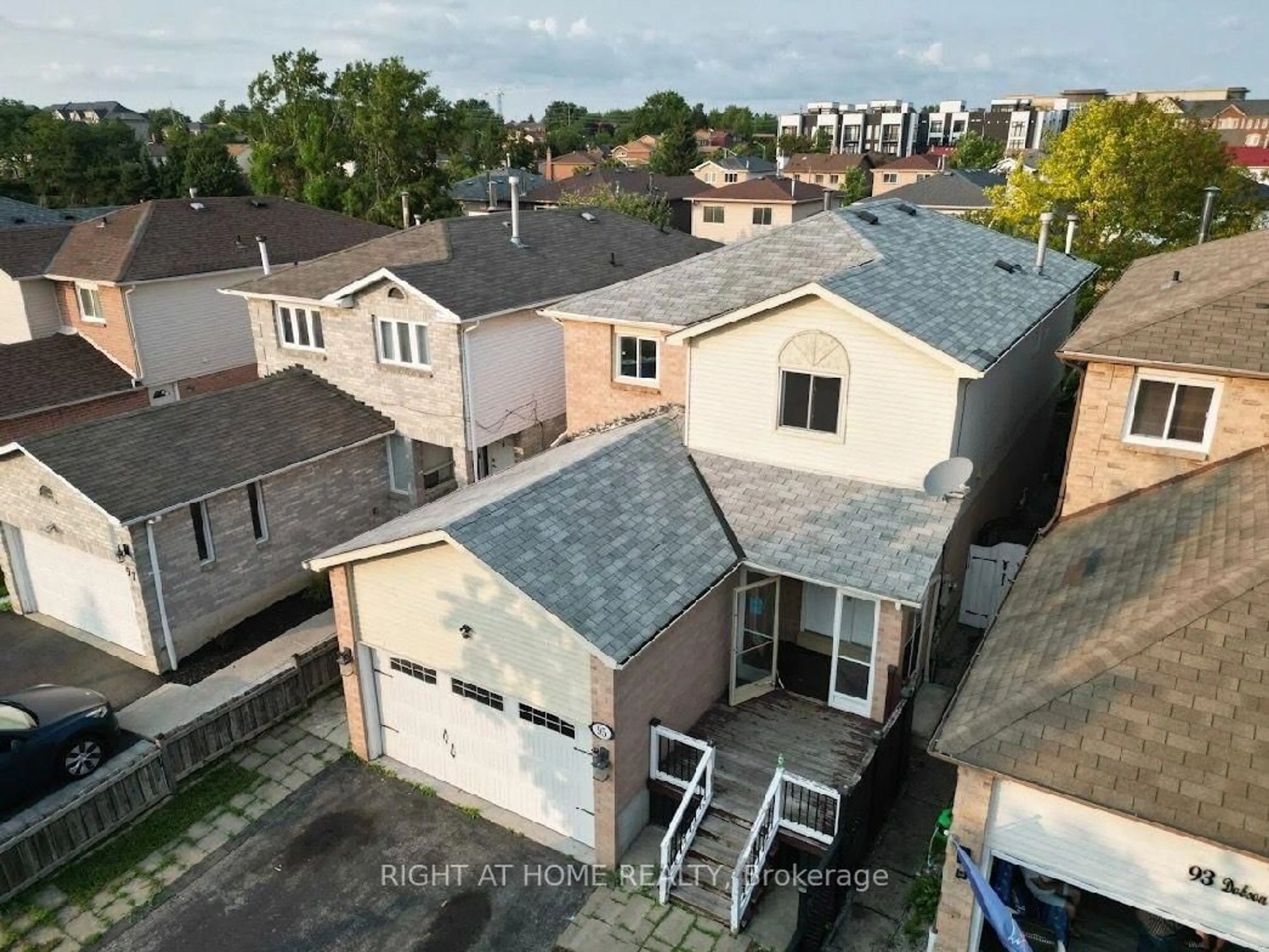 A pic from outside/outdoor area/front of a property/back of a property/a pic from drone, street for 95 Dobson Dr, Ajax Ontario L1S 5G1