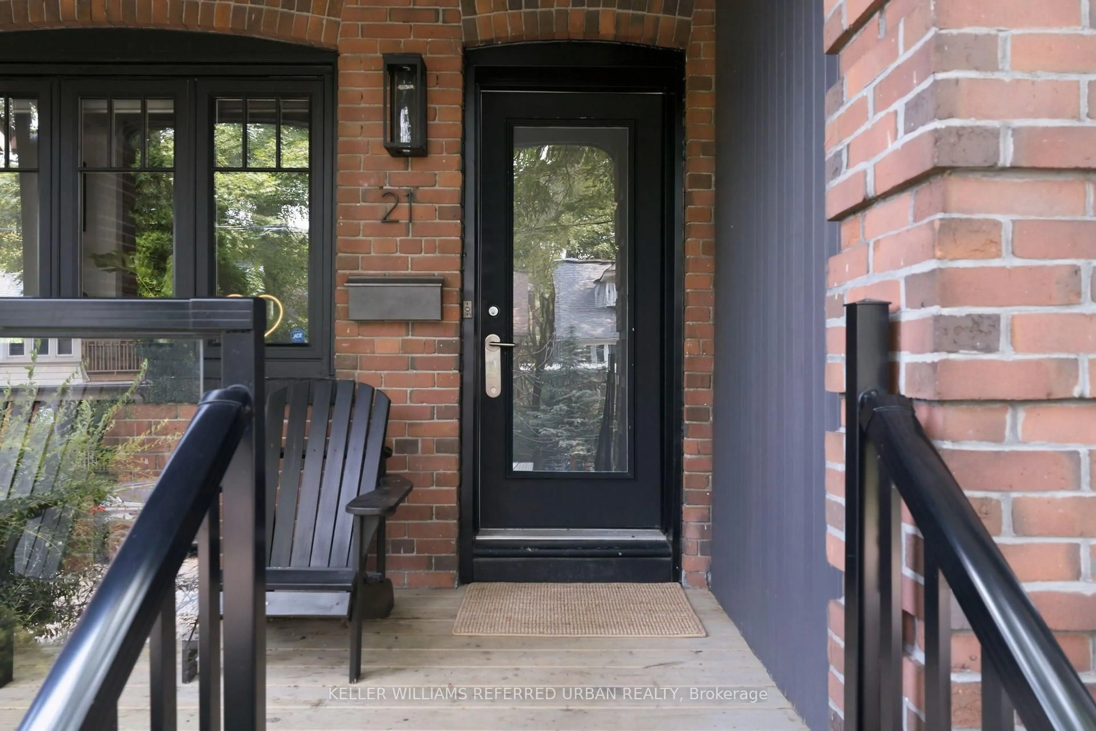 Indoor entryway for 21 Millbrook Cres, Toronto Ontario M4K 1H2