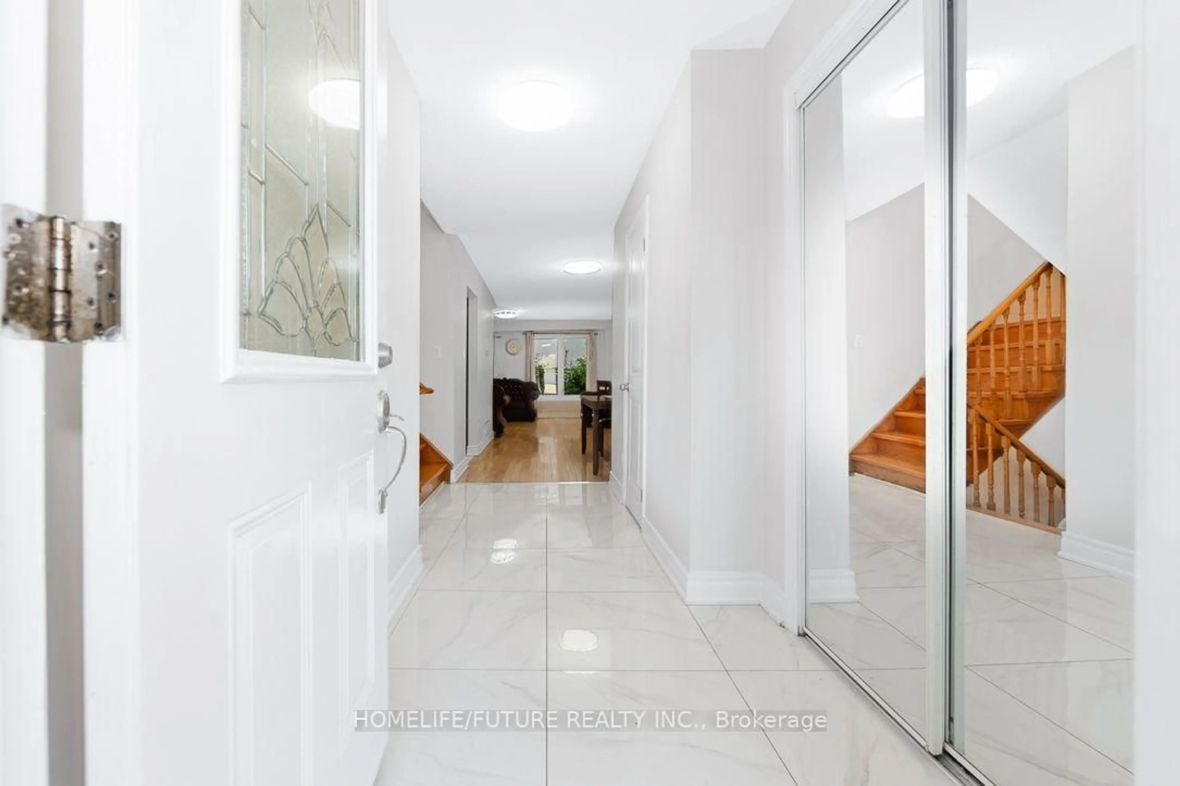 Indoor foyer for 67 Verne Cres, Toronto Ontario M1B 2Y4