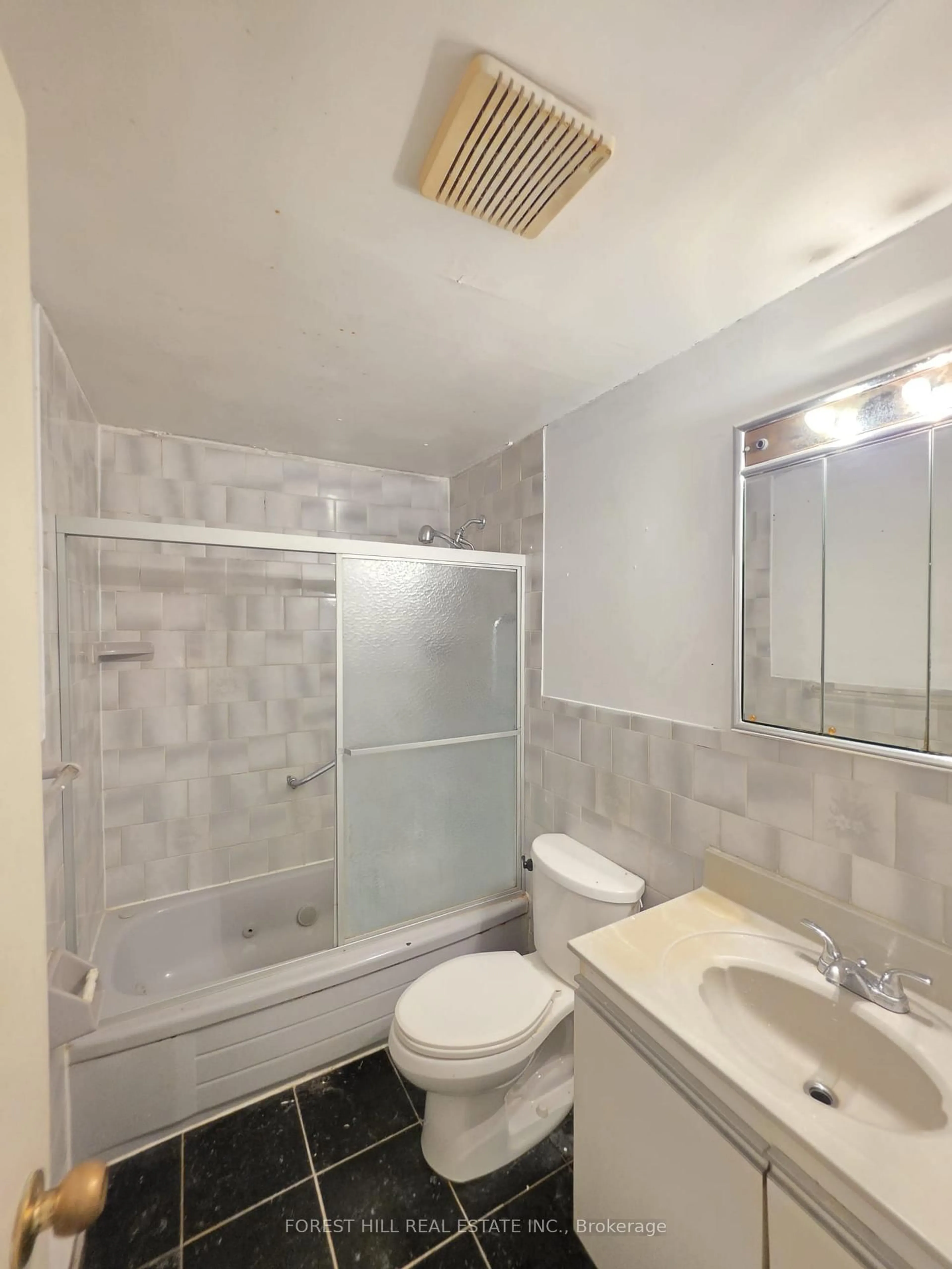 Standard bathroom, ceramic/tile floor for 50 Coleman Ave ##19, Toronto Ontario M4C 1P7