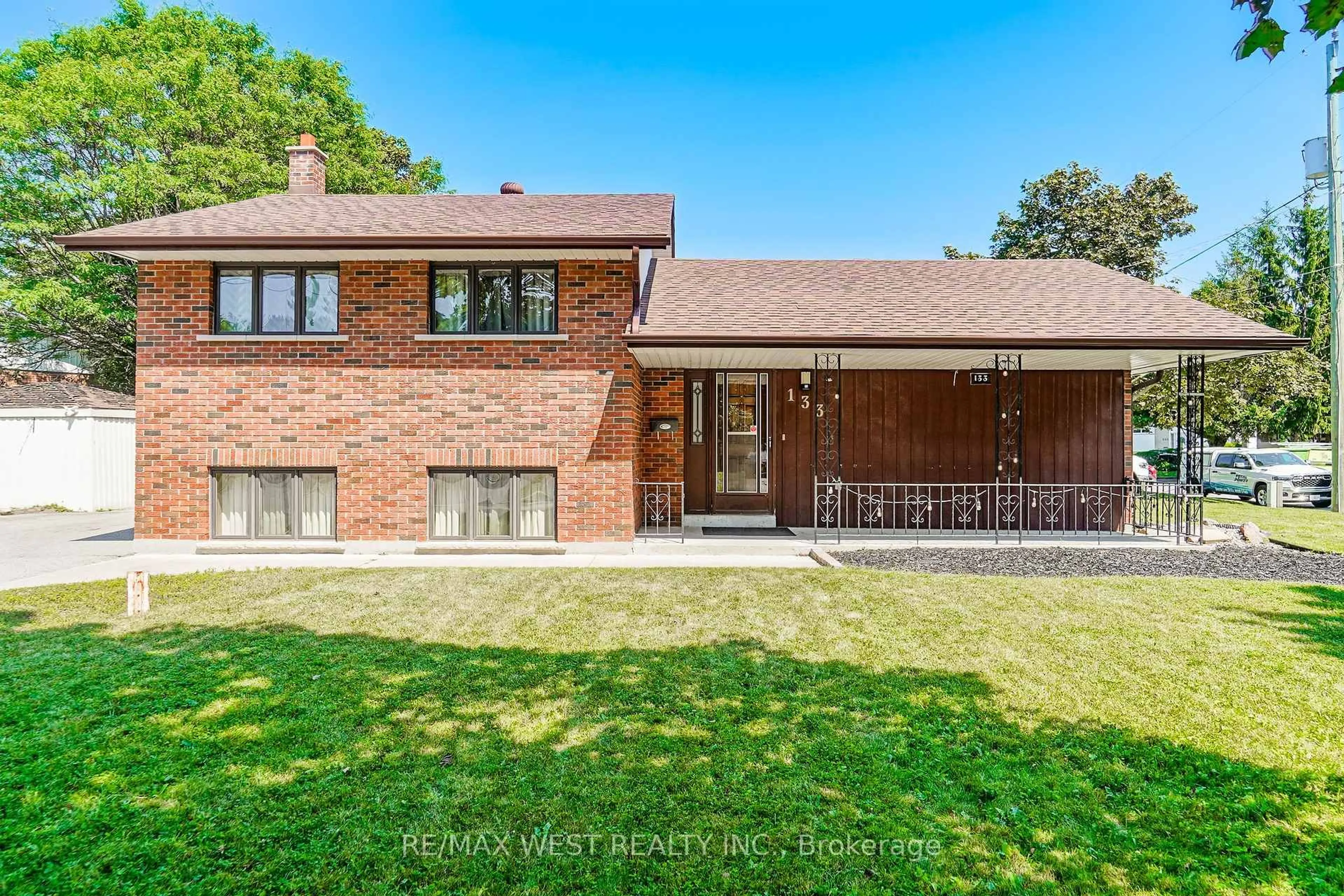 Home with brick exterior material, street for 133 Sussex St, Oshawa Ontario L1G 1W1
