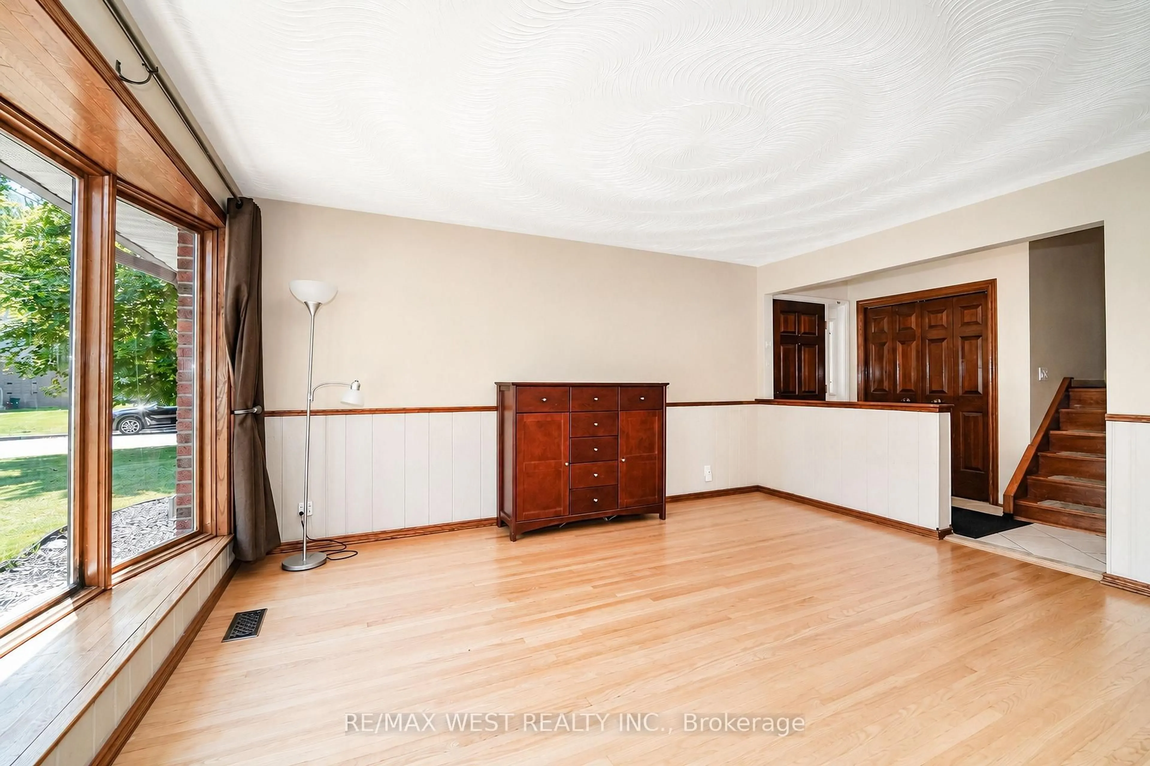 A pic of a room for 133 Sussex St, Oshawa Ontario L1G 1W1