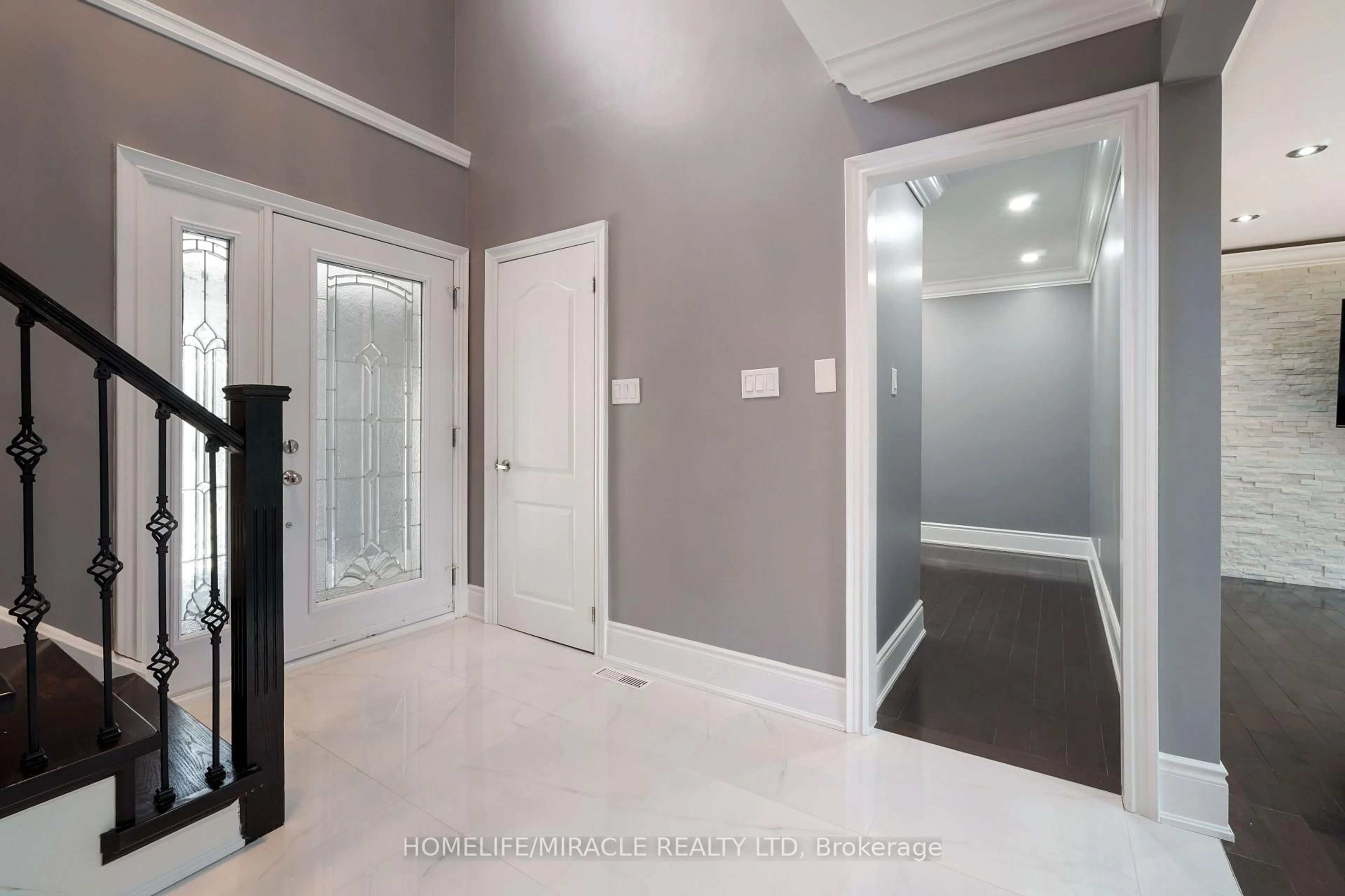 Indoor entryway for 70 Cockburn Dr, Toronto Ontario M1C 2T2
