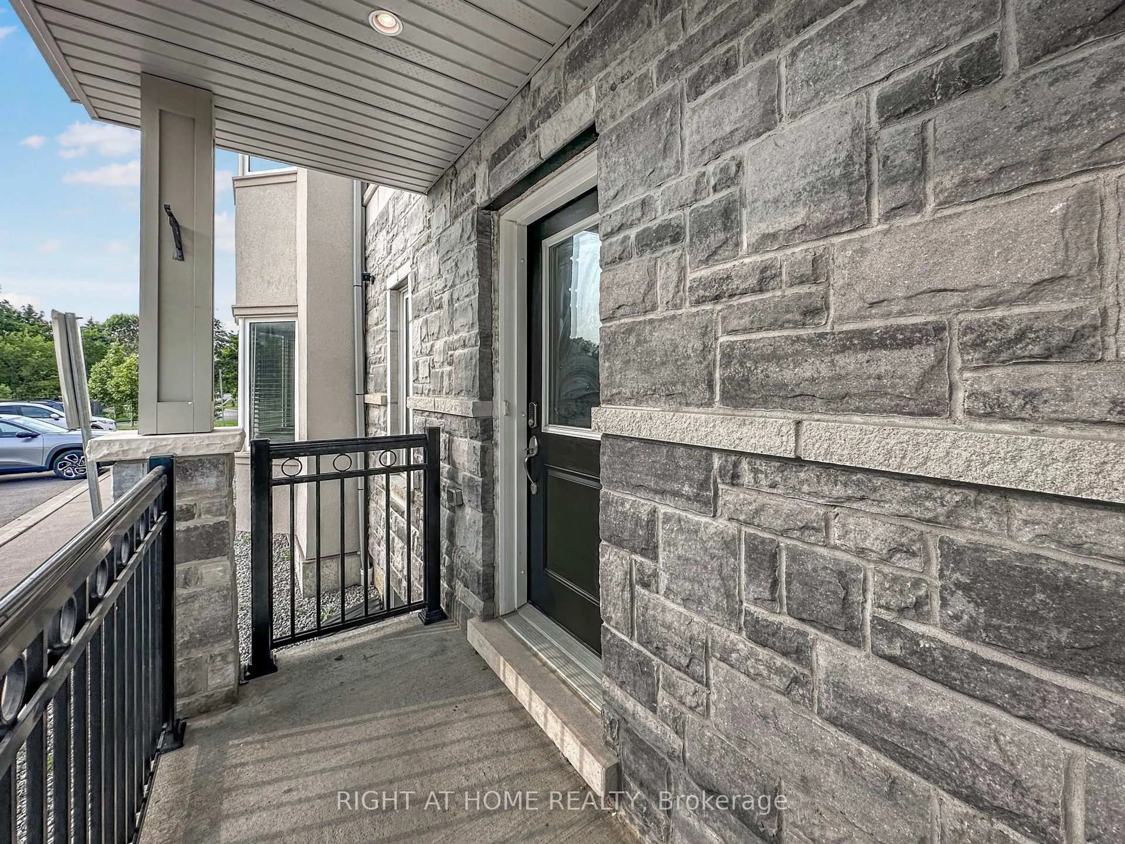 Indoor entryway for 59 Kantium Way, Whitby Ontario L1N 0L4