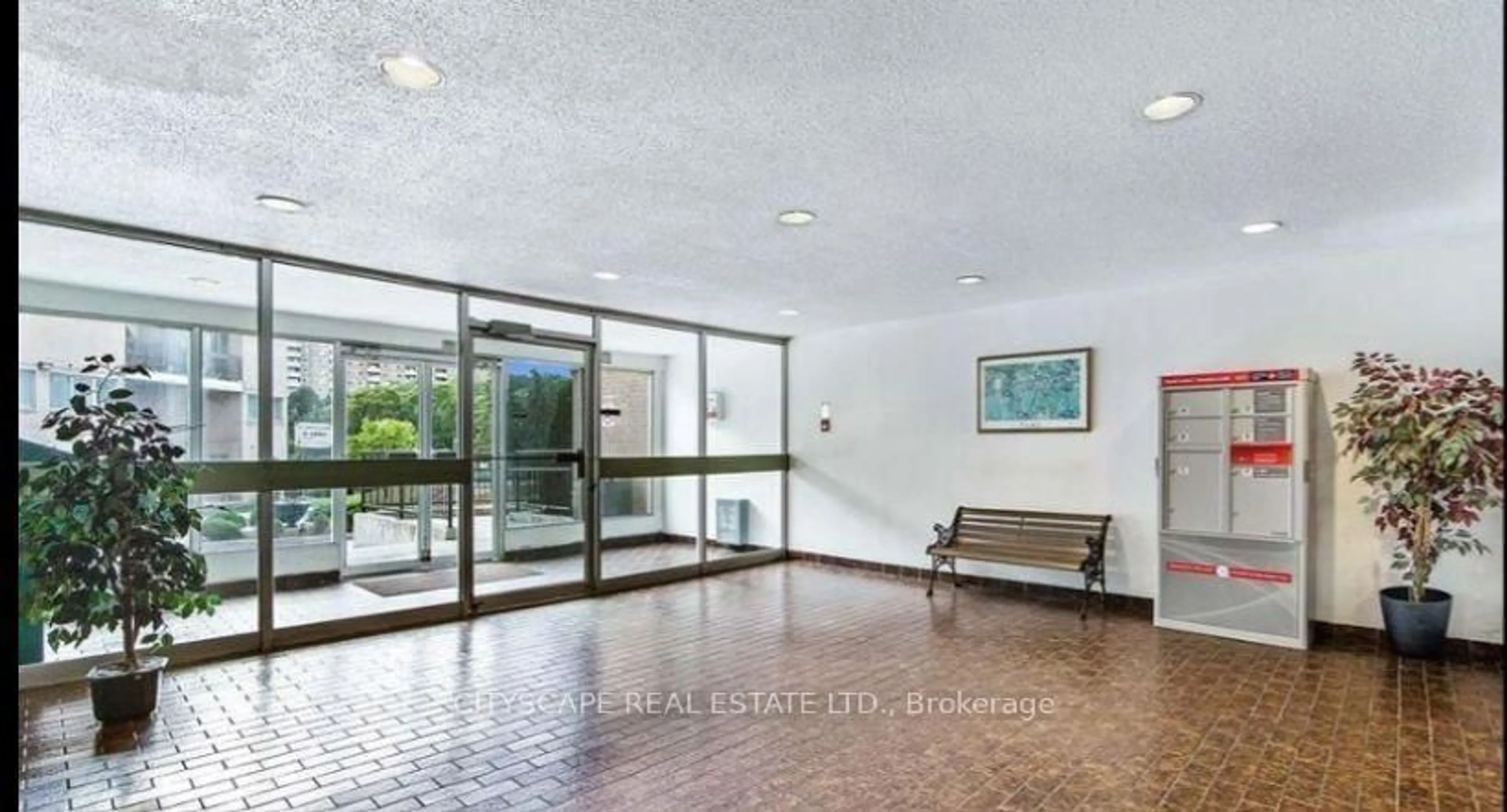 Indoor foyer for 100 Mornelle Crt, Toronto Ontario M1E 4X2