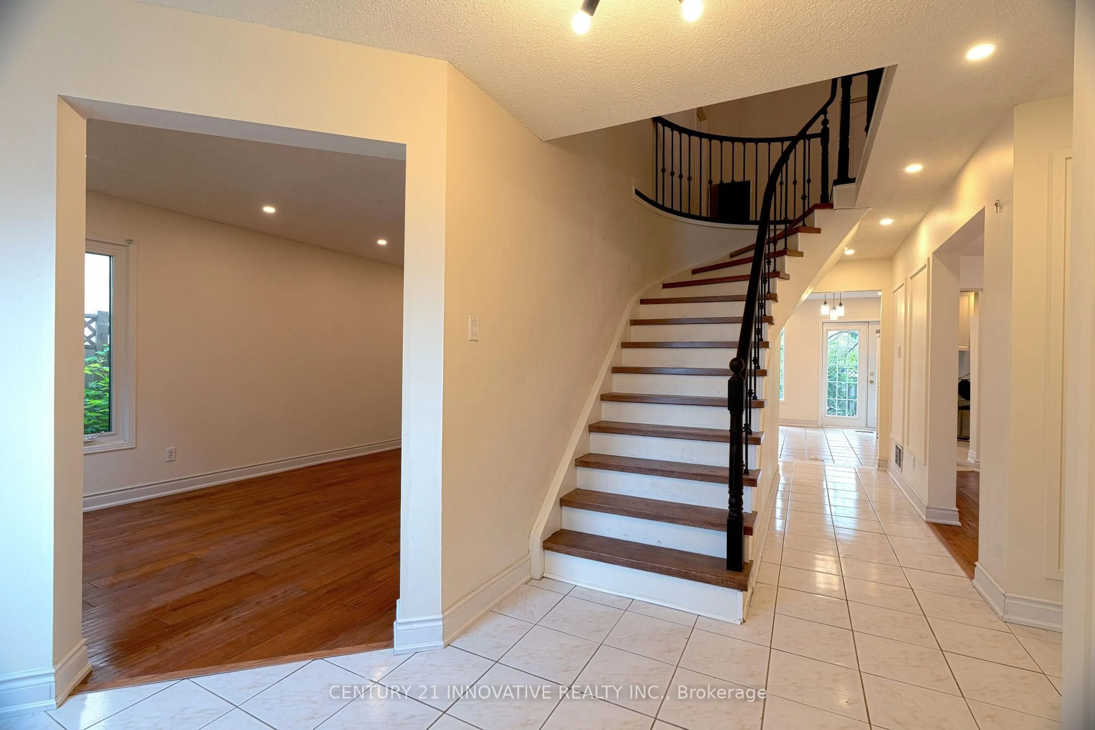 Unknown for 35 Magill Dr, Ajax Ontario L1T 3H7