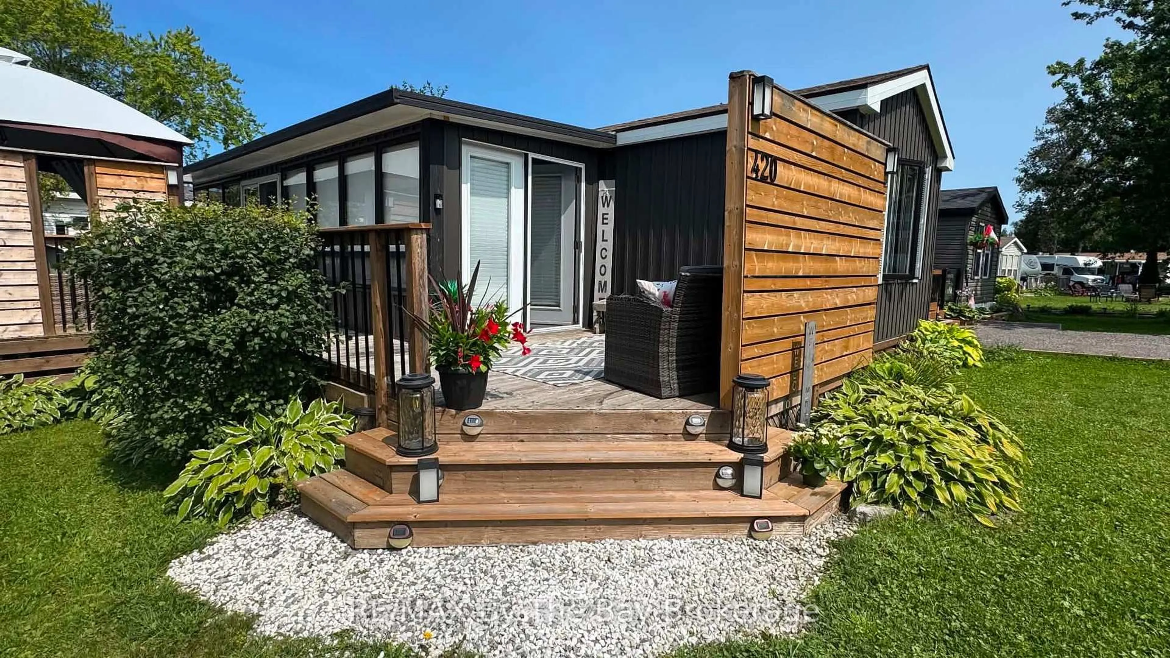 Patio, street for 225 Platten Blvd #420, Scugog Ontario L9L 1B4