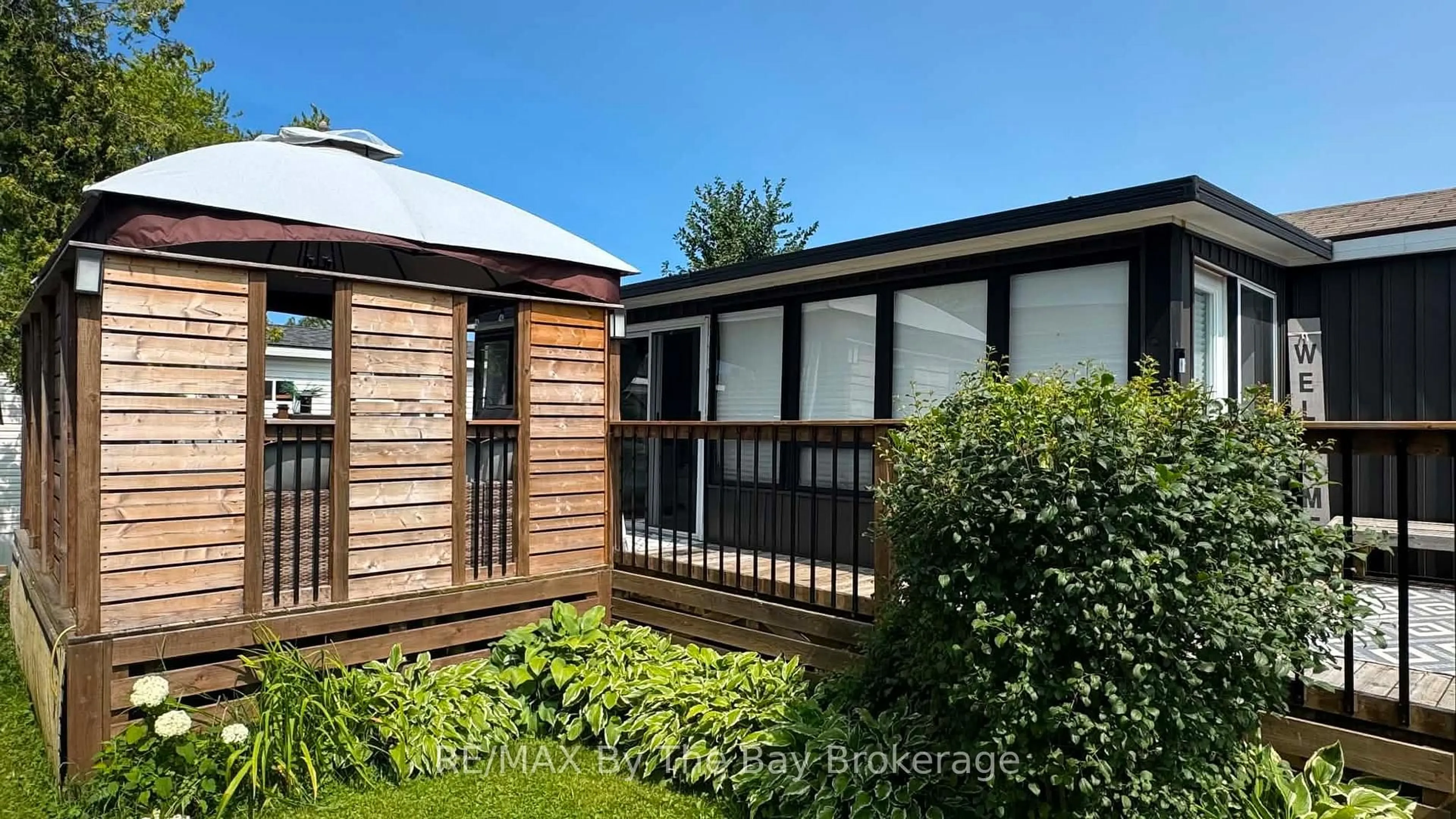 A pic from outside/outdoor area/front of a property/back of a property/a pic from drone, building for 225 Platten Blvd #420, Scugog Ontario L9L 1B4