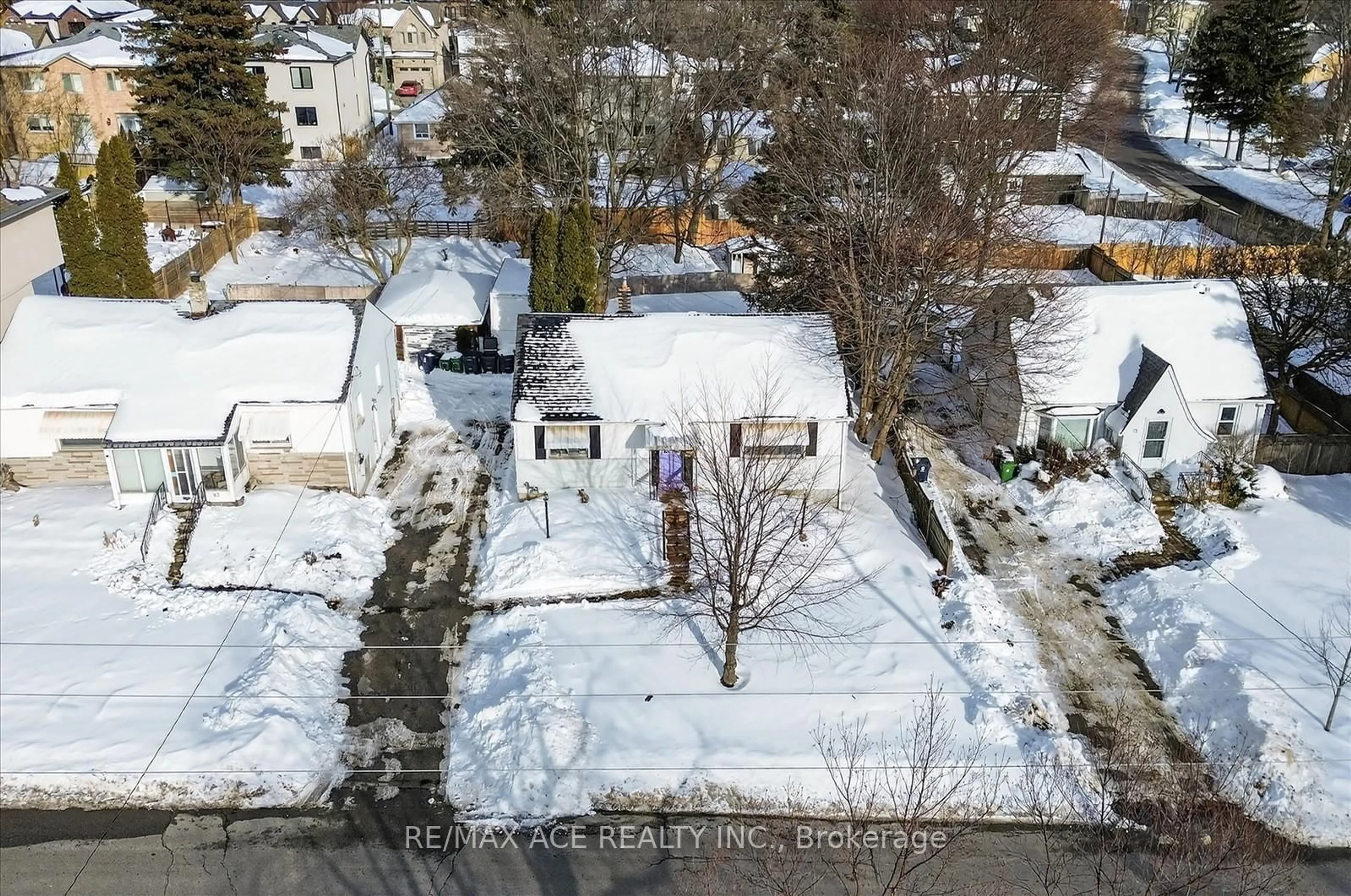 A pic from outside/outdoor area/front of a property/back of a property/a pic from drone, street for 79 Brooklawn Ave, Toronto Ontario M1M 2P7