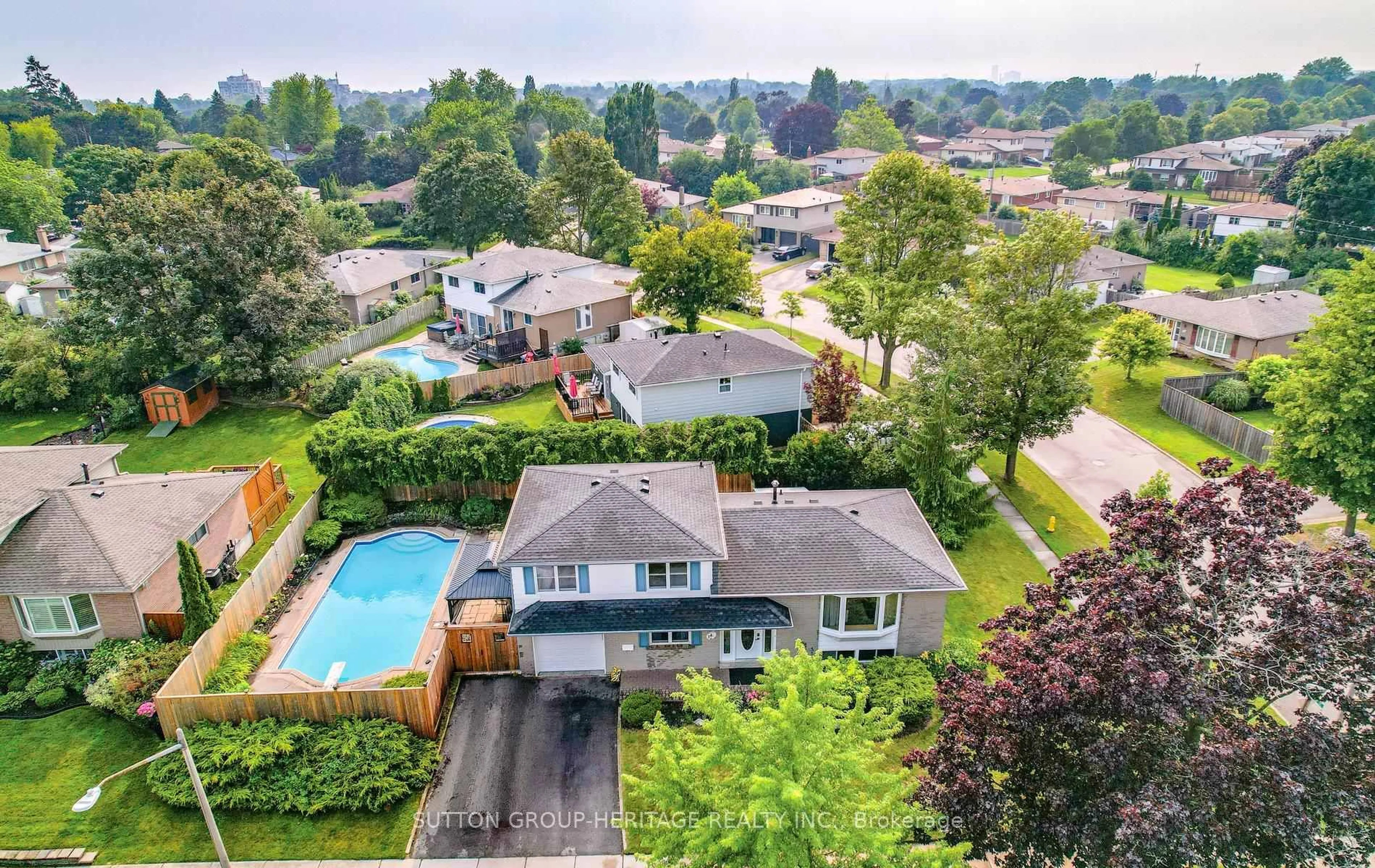 A pic from outside/outdoor area/front of a property/back of a property/a pic from drone, unknown for 14 GREGORY Rd, Ajax Ontario L1S 3B4