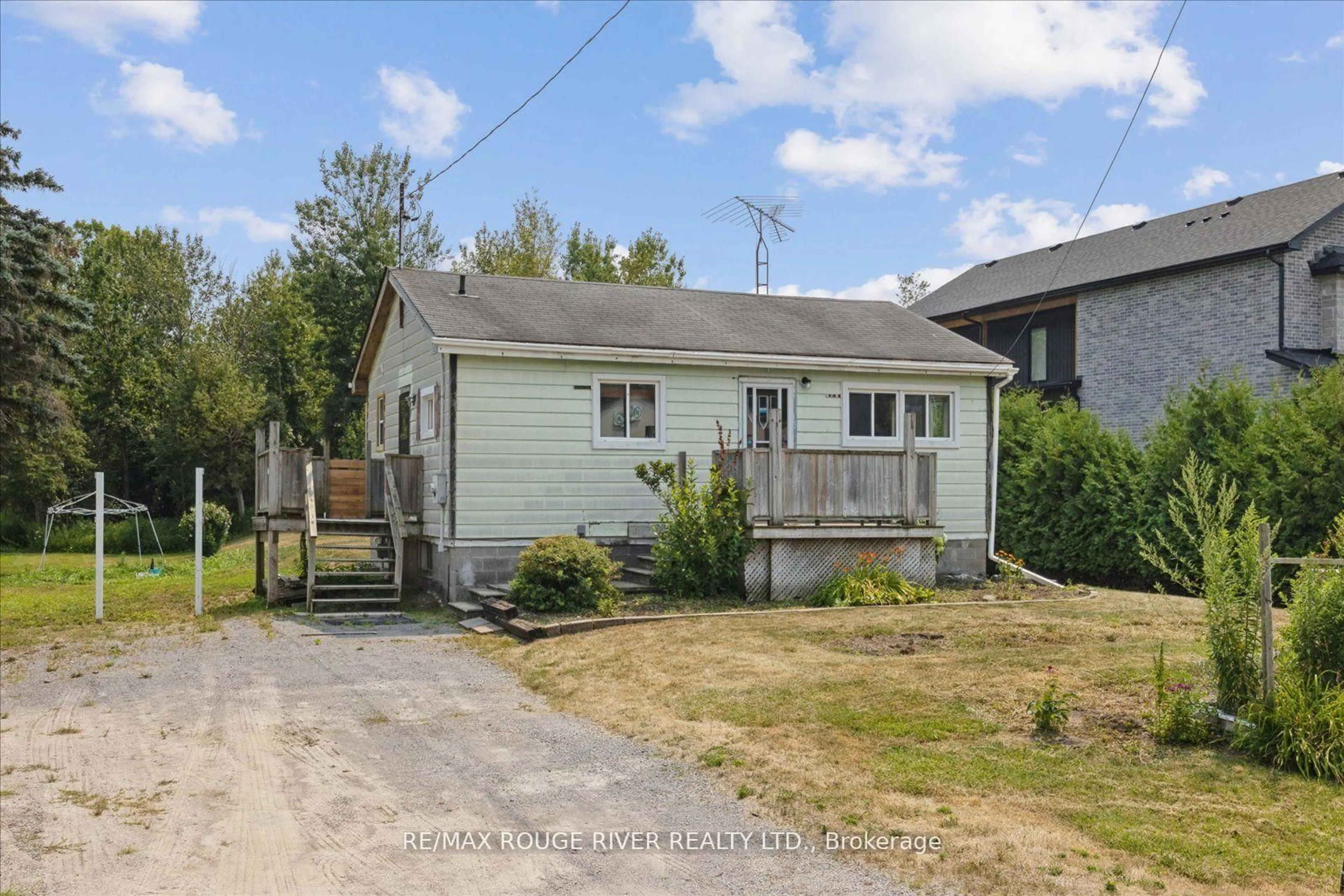 A pic from outside/outdoor area/front of a property/back of a property/a pic from drone, street for 2037 Nash Rd, Clarington Ontario L1C 3K4