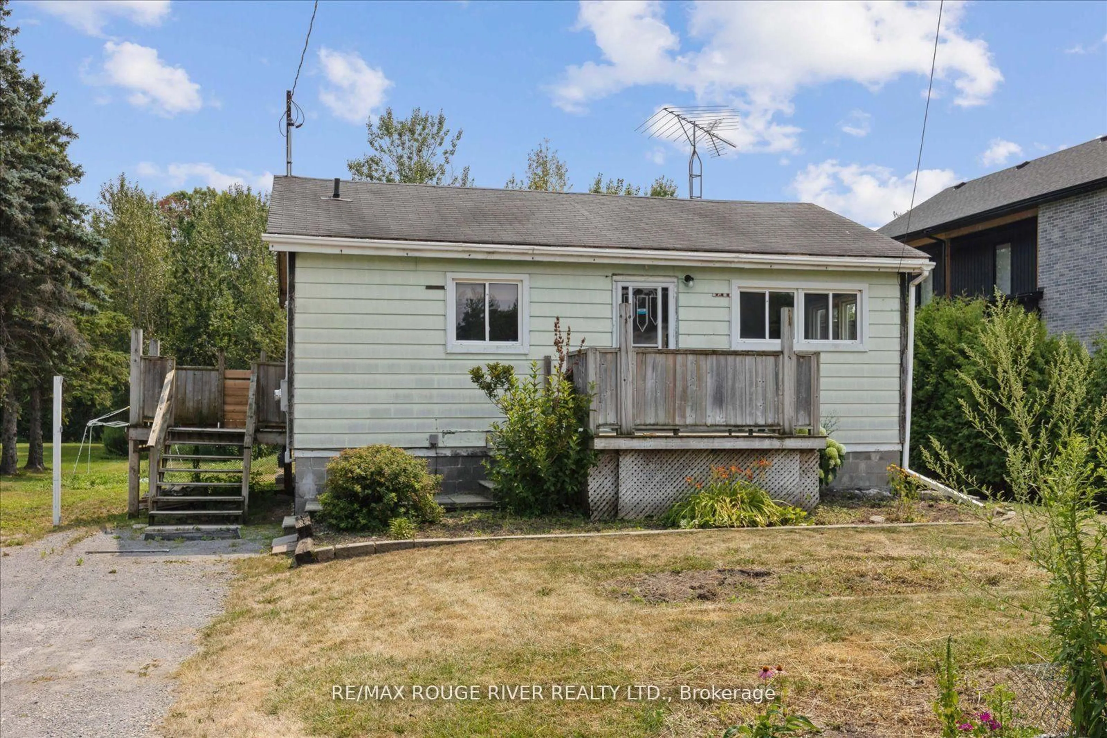 A pic from outside/outdoor area/front of a property/back of a property/a pic from drone, street for 2037 Nash Rd, Clarington Ontario L1C 3K4