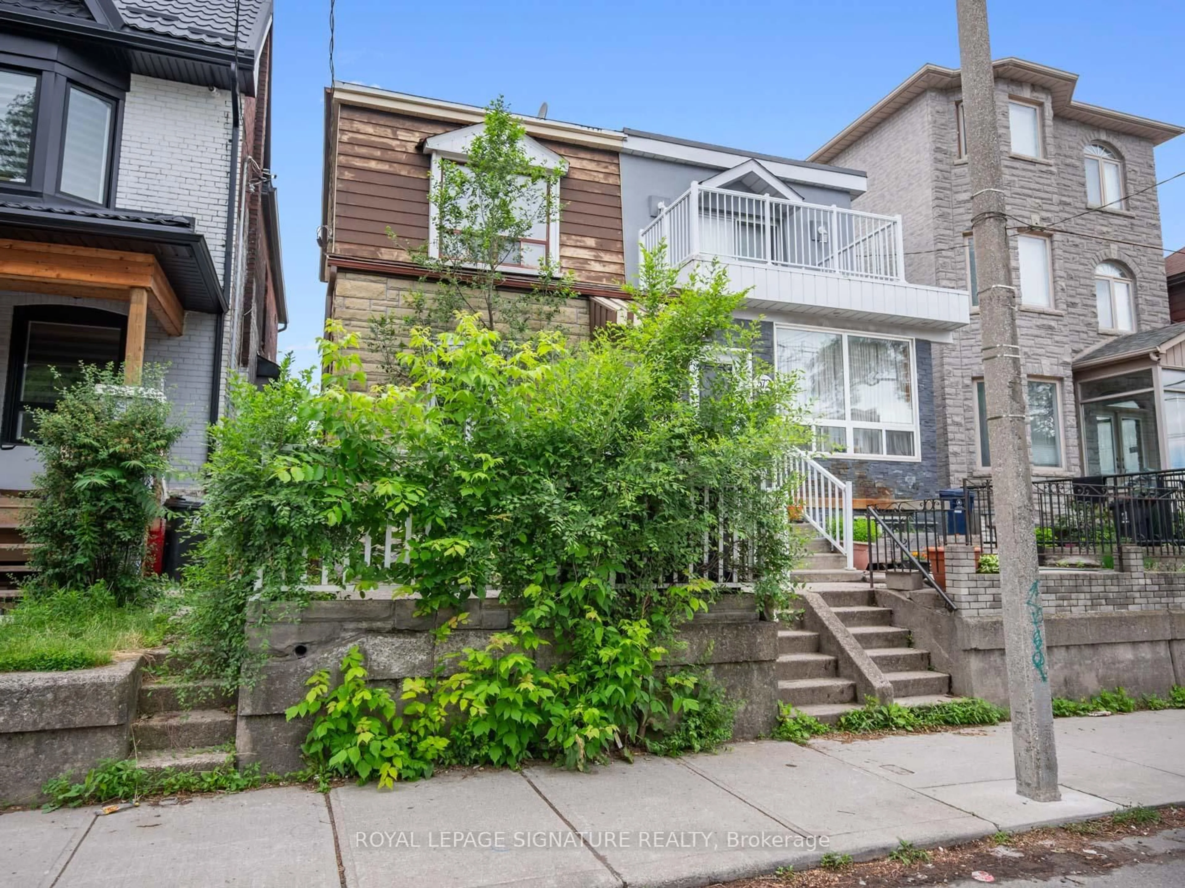 Unknown for 570 Jones Ave, Toronto Ontario M4J 3H1