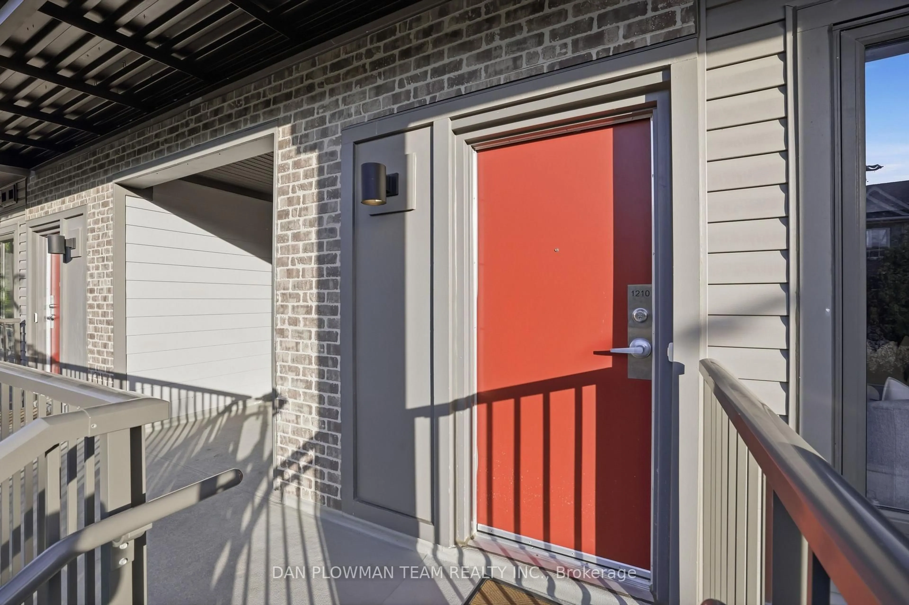 Indoor entryway for 2635 William Jackson Dr #1210, Pickering Ontario L1X 0L4