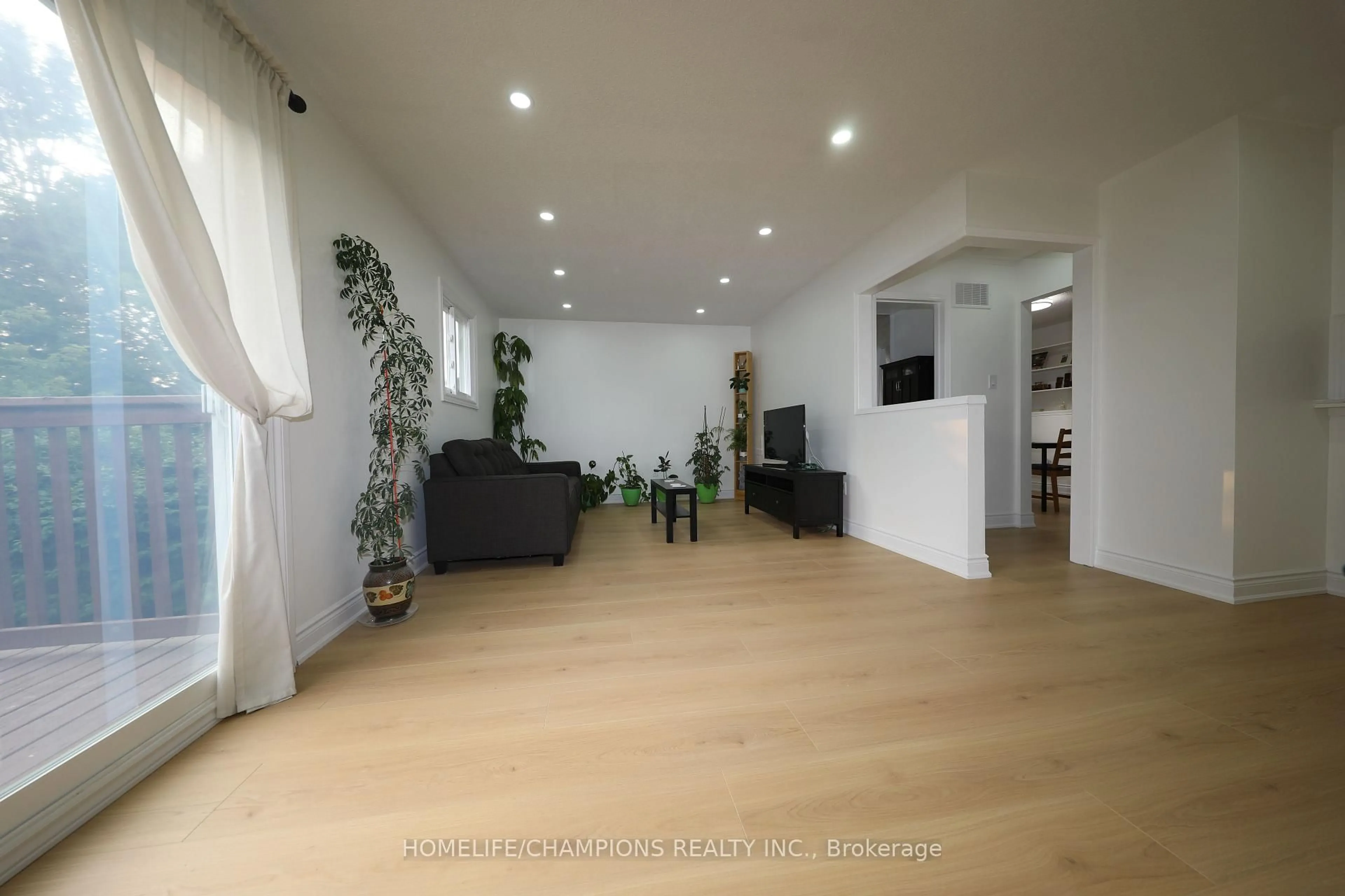 Unknown for 1428 Outlet Dr, Oshawa Ontario L1J 7Z5