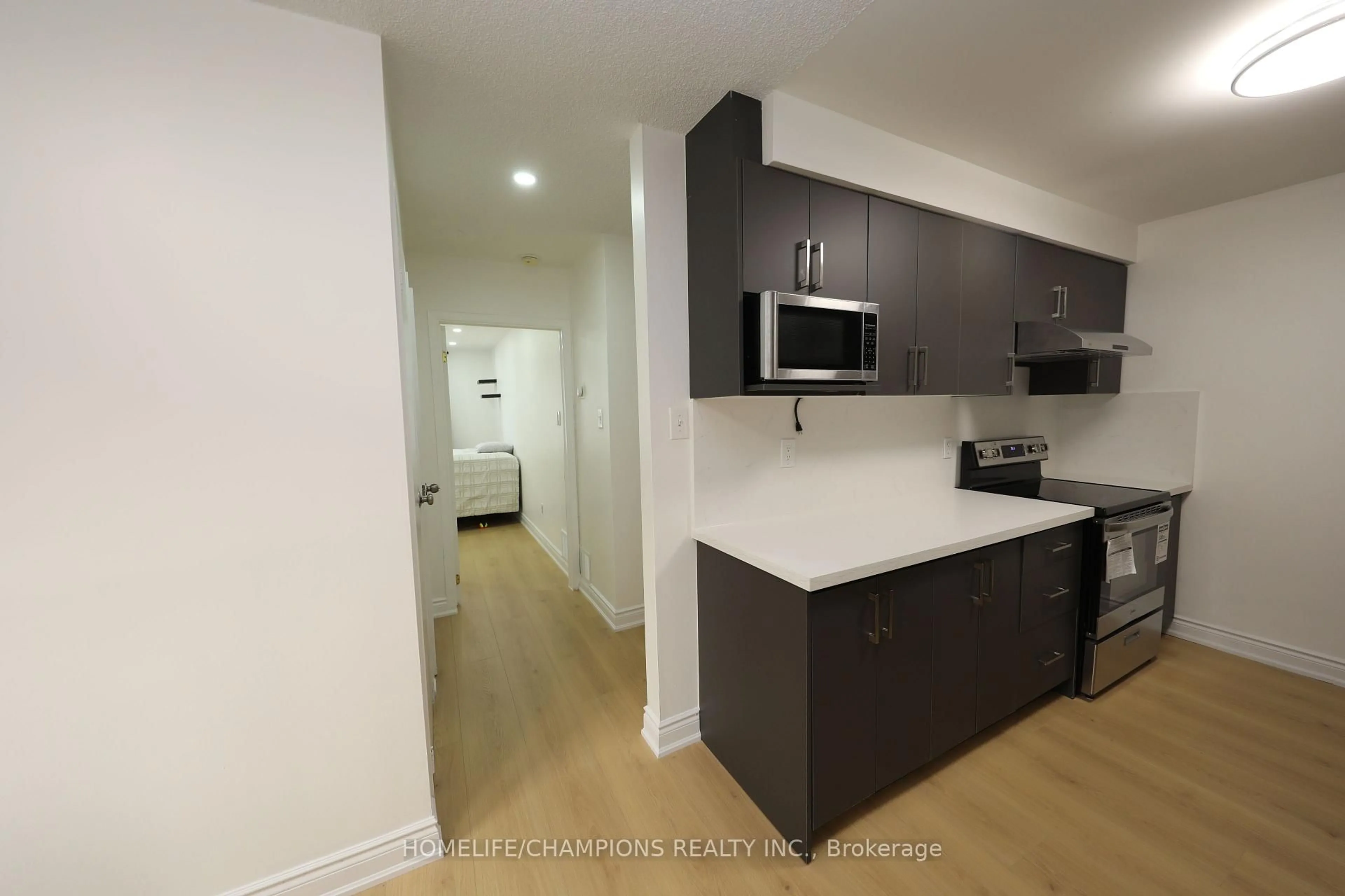 Standard kitchen, unknown for 1428 Outlet Dr, Oshawa Ontario L1J 7Z5
