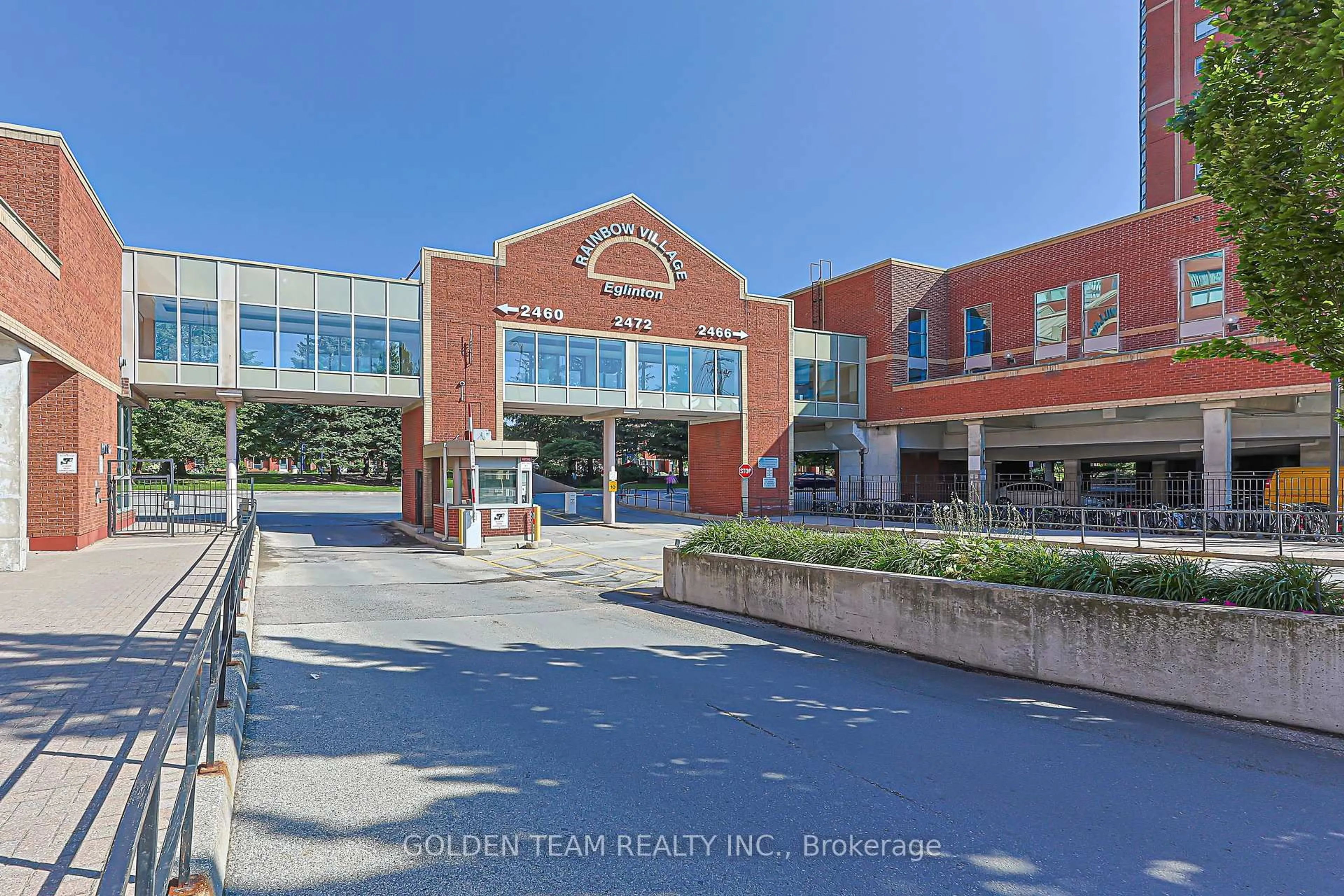 Indoor foyer for 2460 Eglinton Ave #1606, Toronto Ontario M1K 5J7