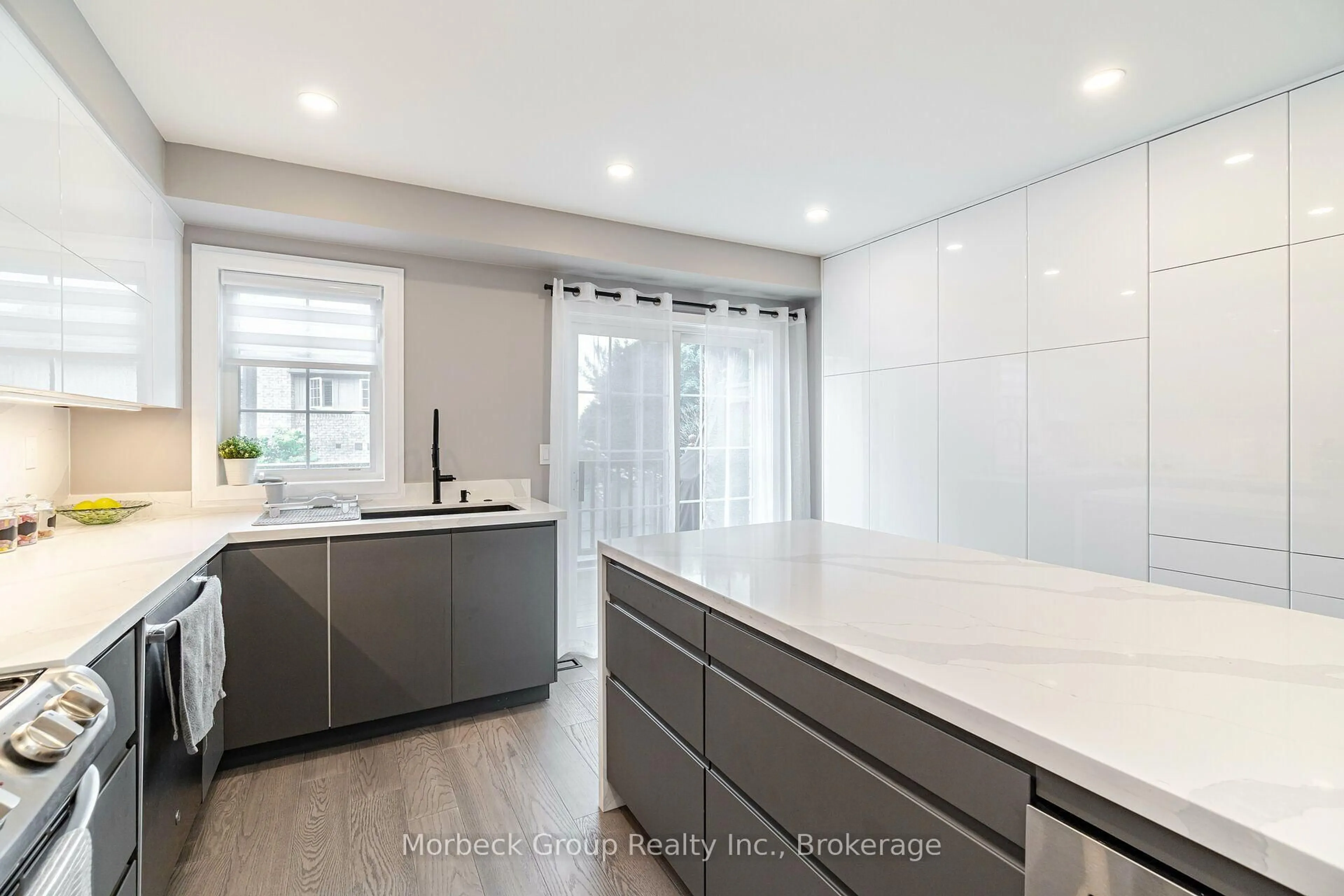 Open concept kitchen, ceramic/tile floor for 1100 Begley St #24, Pickering Ontario L1W 4B3