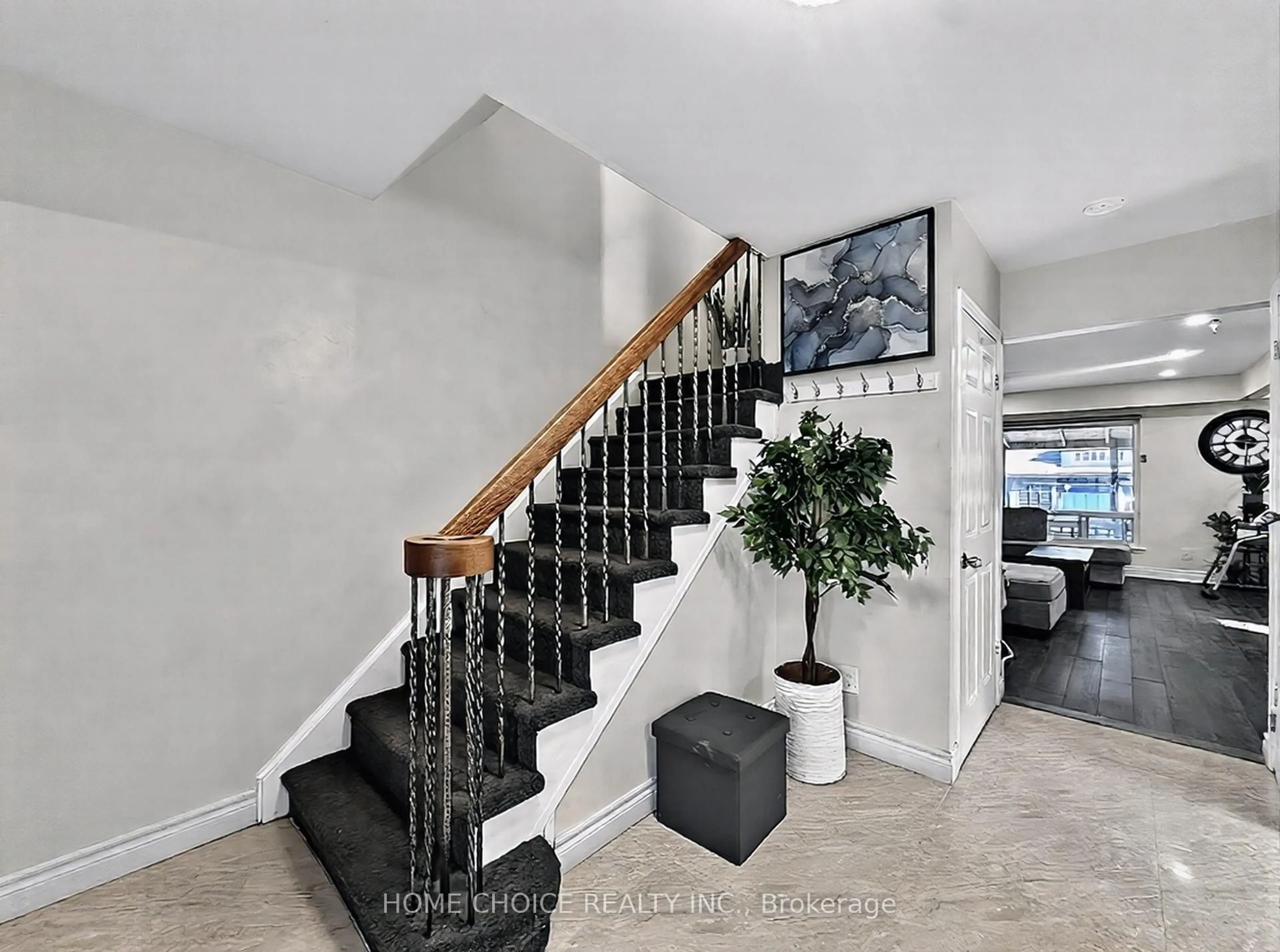 Stairs for 38 Robbinstone Dr, Toronto Ontario M1B 2E6
