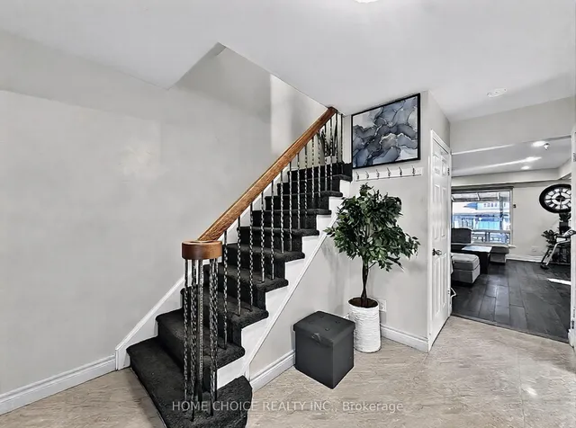38 Robbinstone Dr, Toronto 2