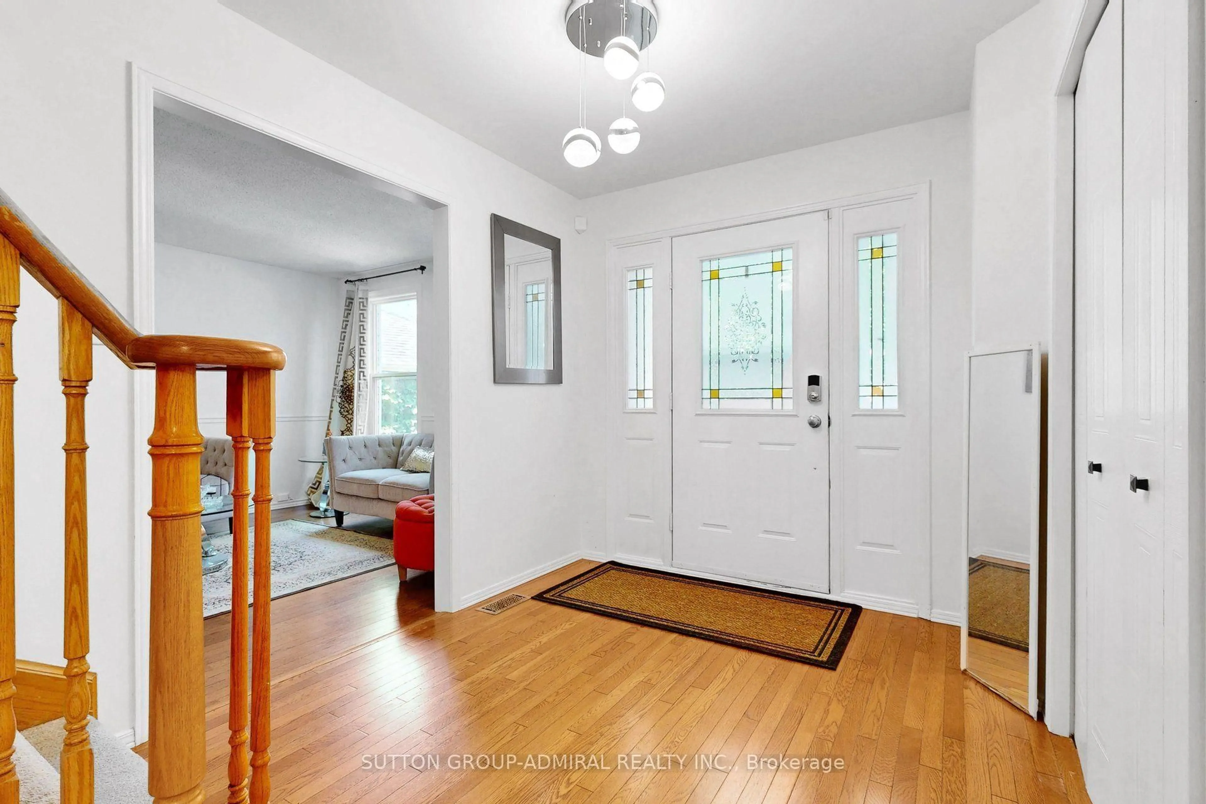 Indoor entryway for 879 Peggoty Circ, Oshawa Ontario L1K 2G6