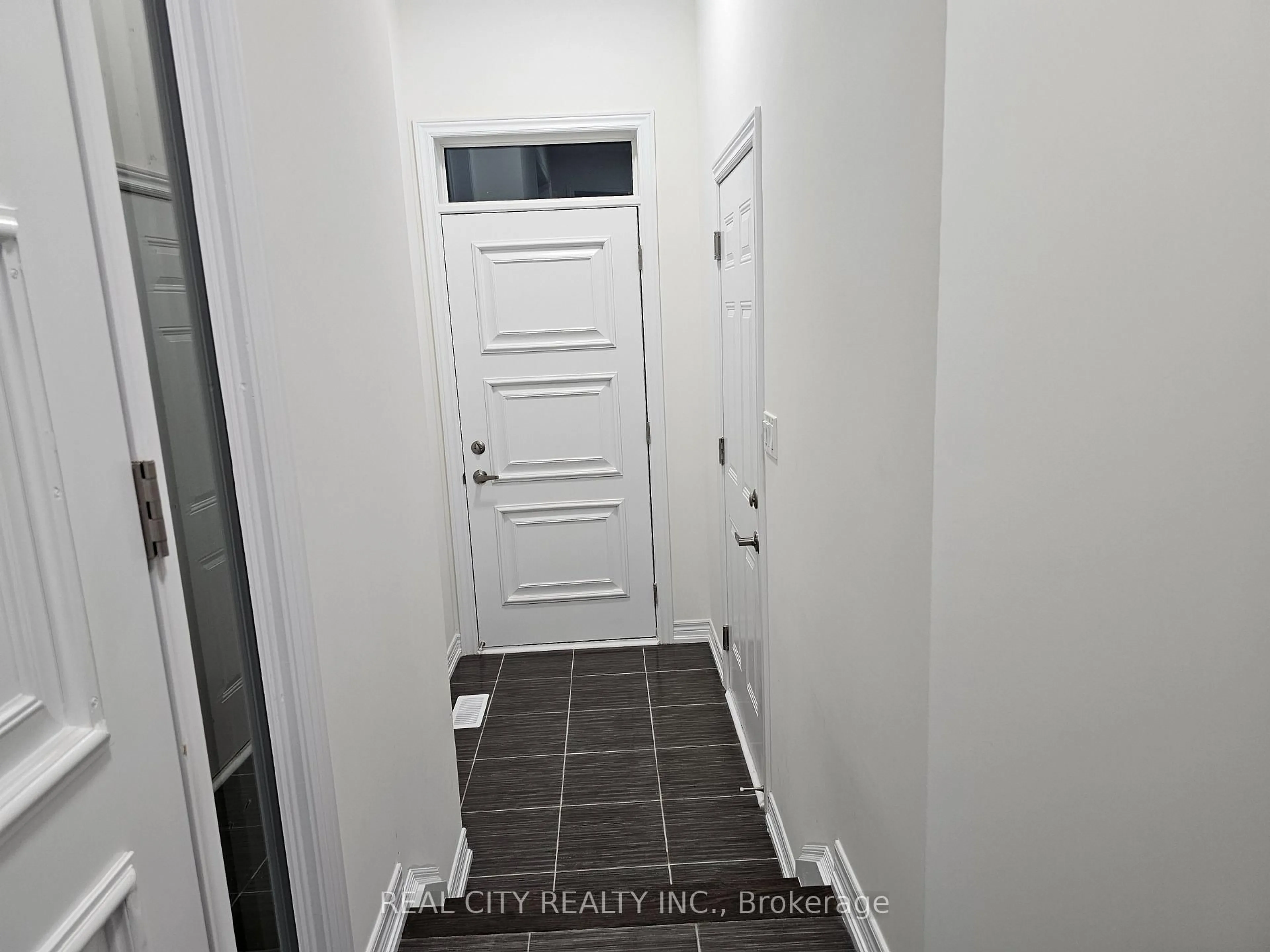 Indoor entryway for 2873 Whites Rd, Pickering Ontario L0H 1J0