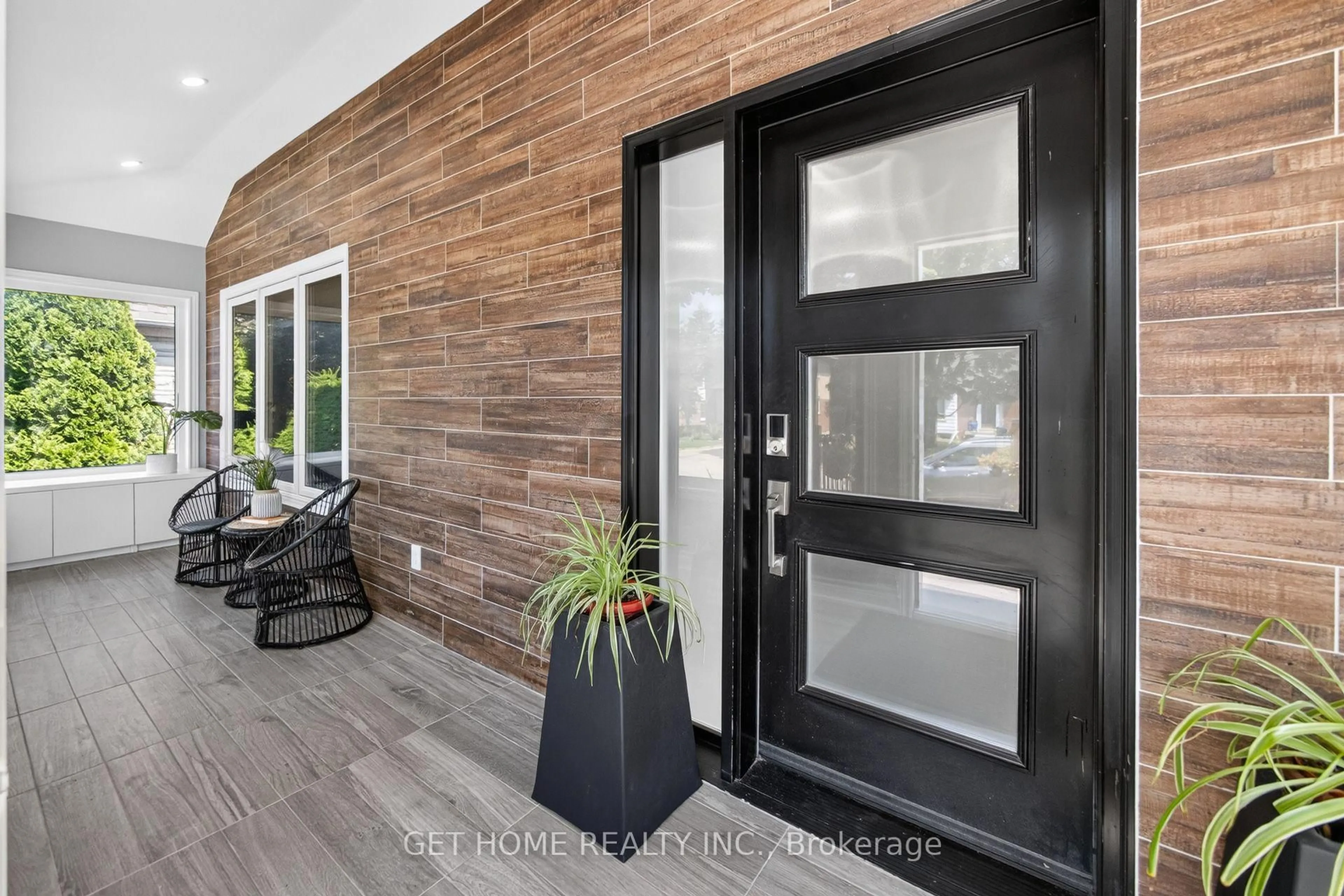 Indoor entryway for 11 Twin Pauls Cres, Toronto Ontario M1R 3Z6