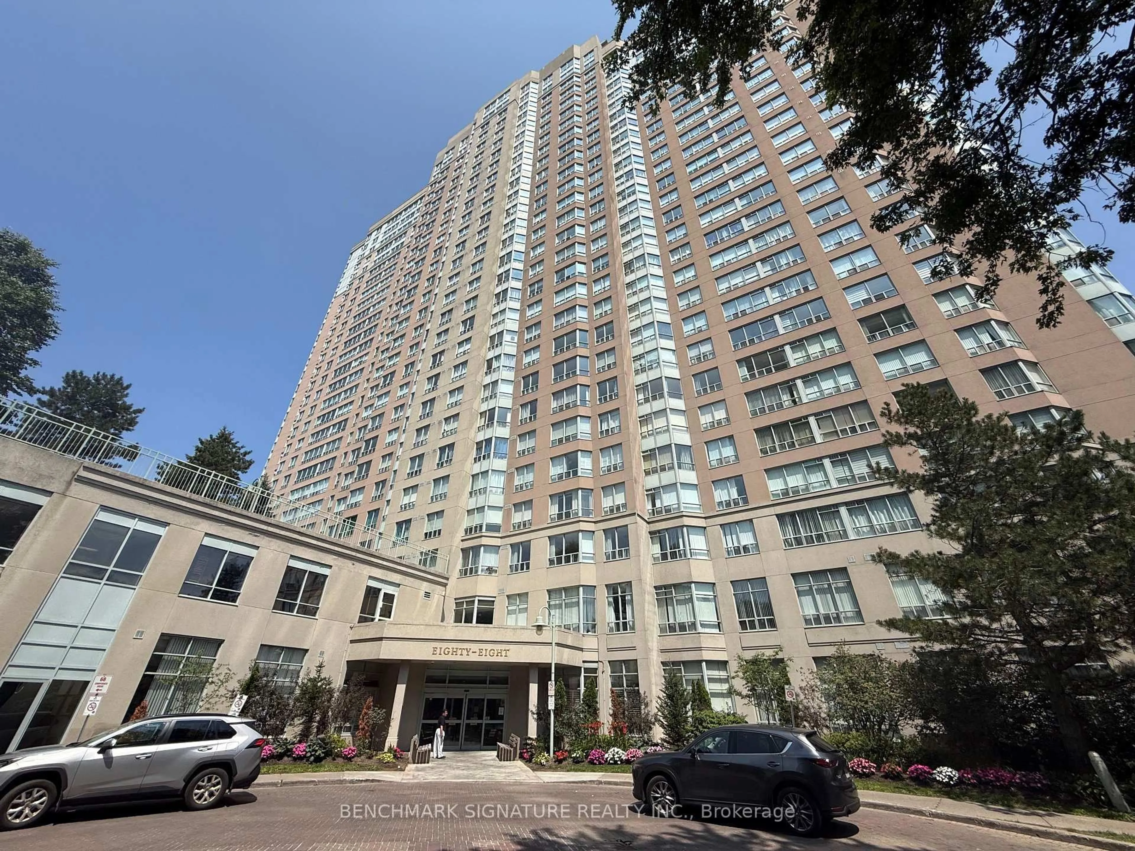 Indoor foyer for 88 Corporate Dr #2405, Toronto Ontario M1H 3G6