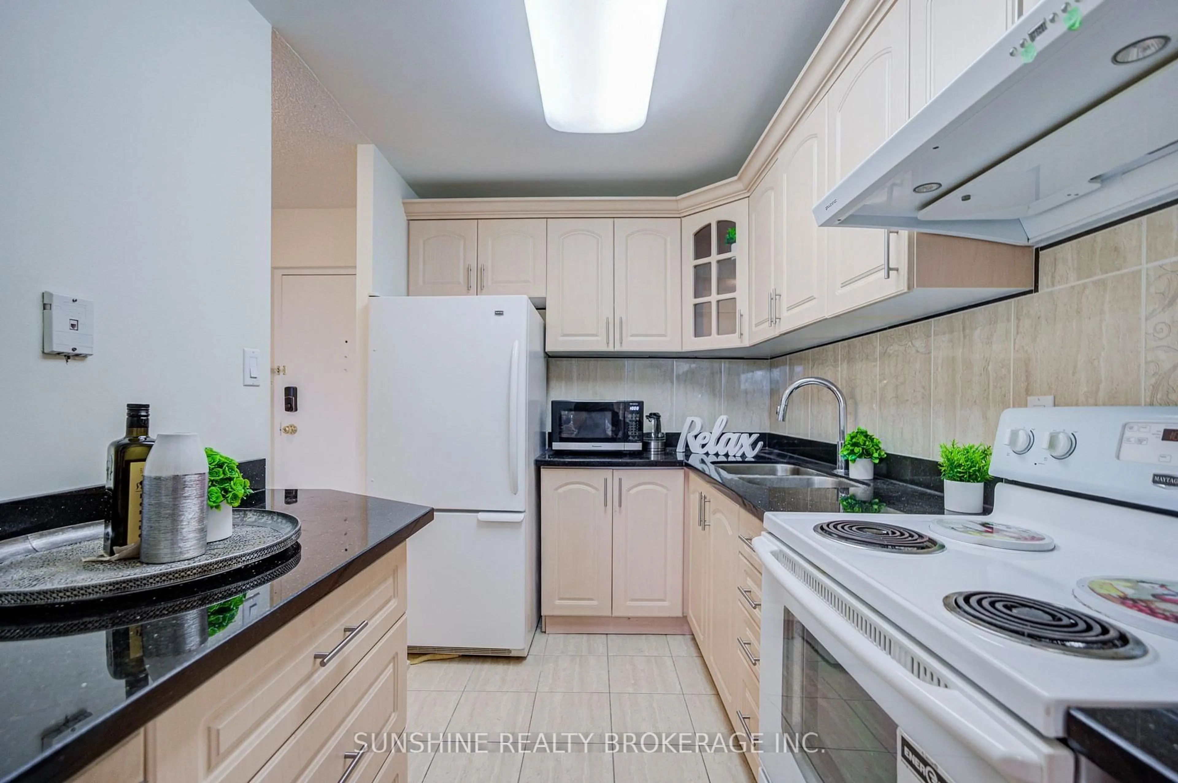 Standard kitchen, unknown for 2500 Bridletowne Circ #408, Toronto Ontario M1W 2V6