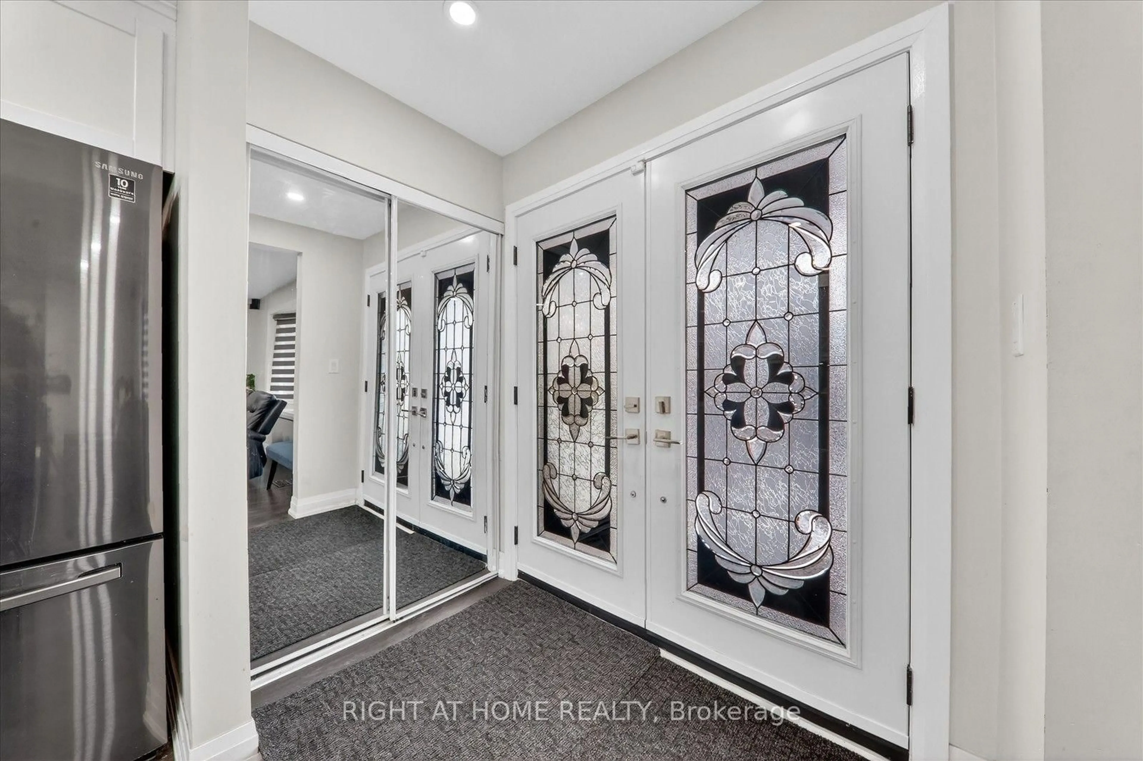 Indoor entryway for 314 Morrish Rd, Toronto Ontario M1C 1G1