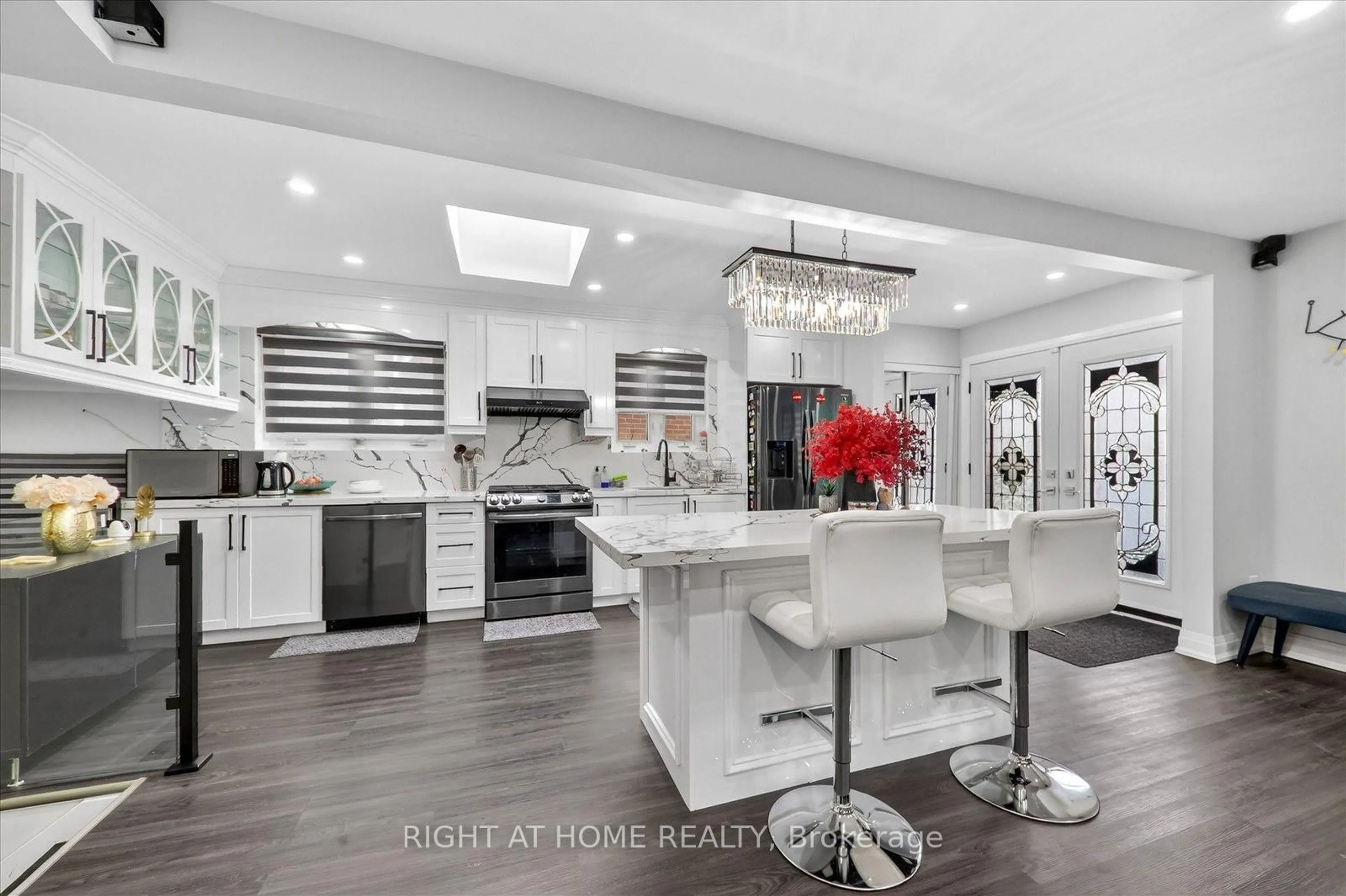 Open concept kitchen, ceramic/tile floor for 314 Morrish Rd, Toronto Ontario M1C 1G1