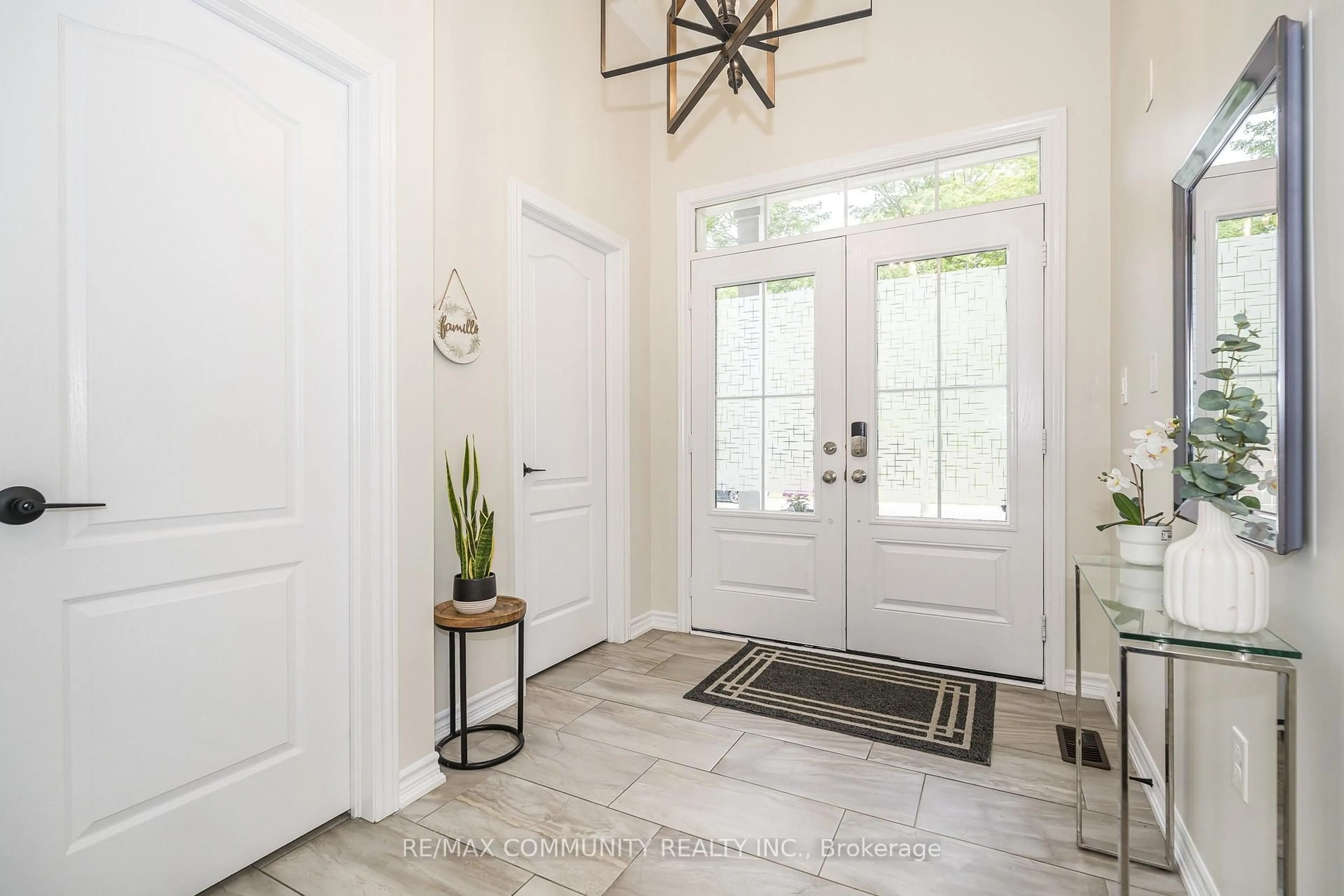 Indoor entryway for 23 Holyrod Dr, Clarington Ontario L1E 0G8