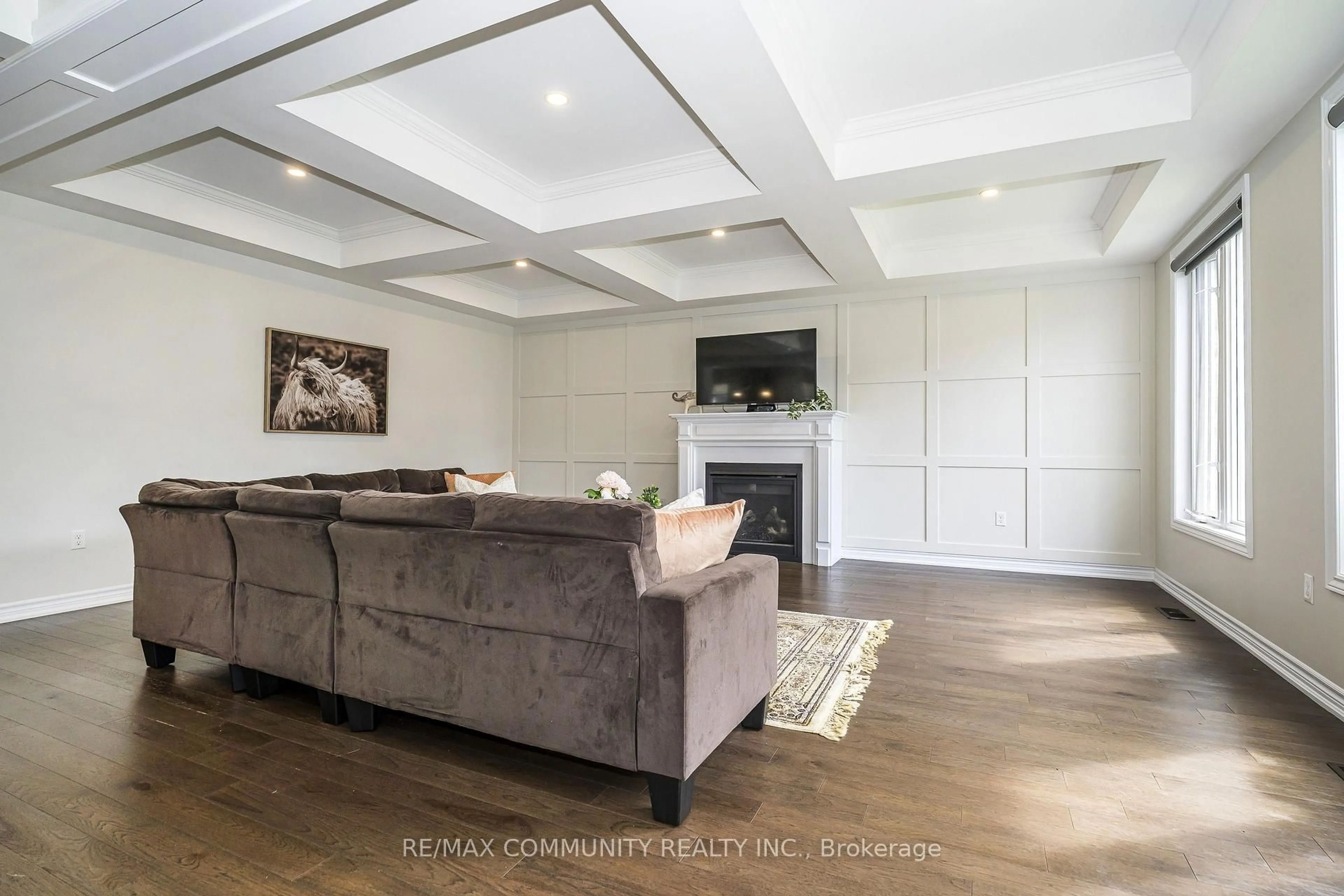 Living room with furniture, unknown for 23 Holyrod Dr, Clarington Ontario L1E 0G8