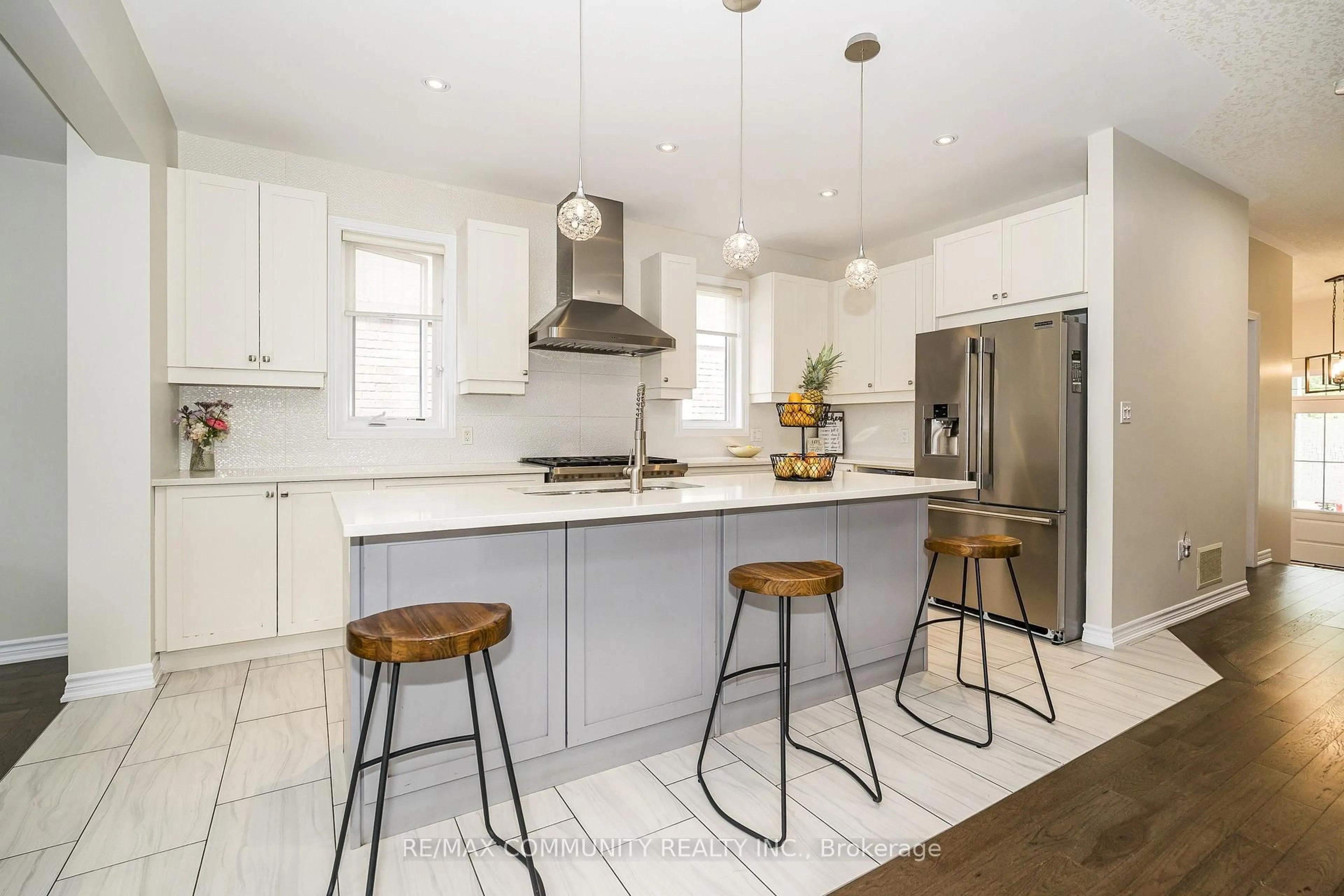 Open concept kitchen, ceramic/tile floor for 23 Holyrod Dr, Clarington Ontario L1E 0G8