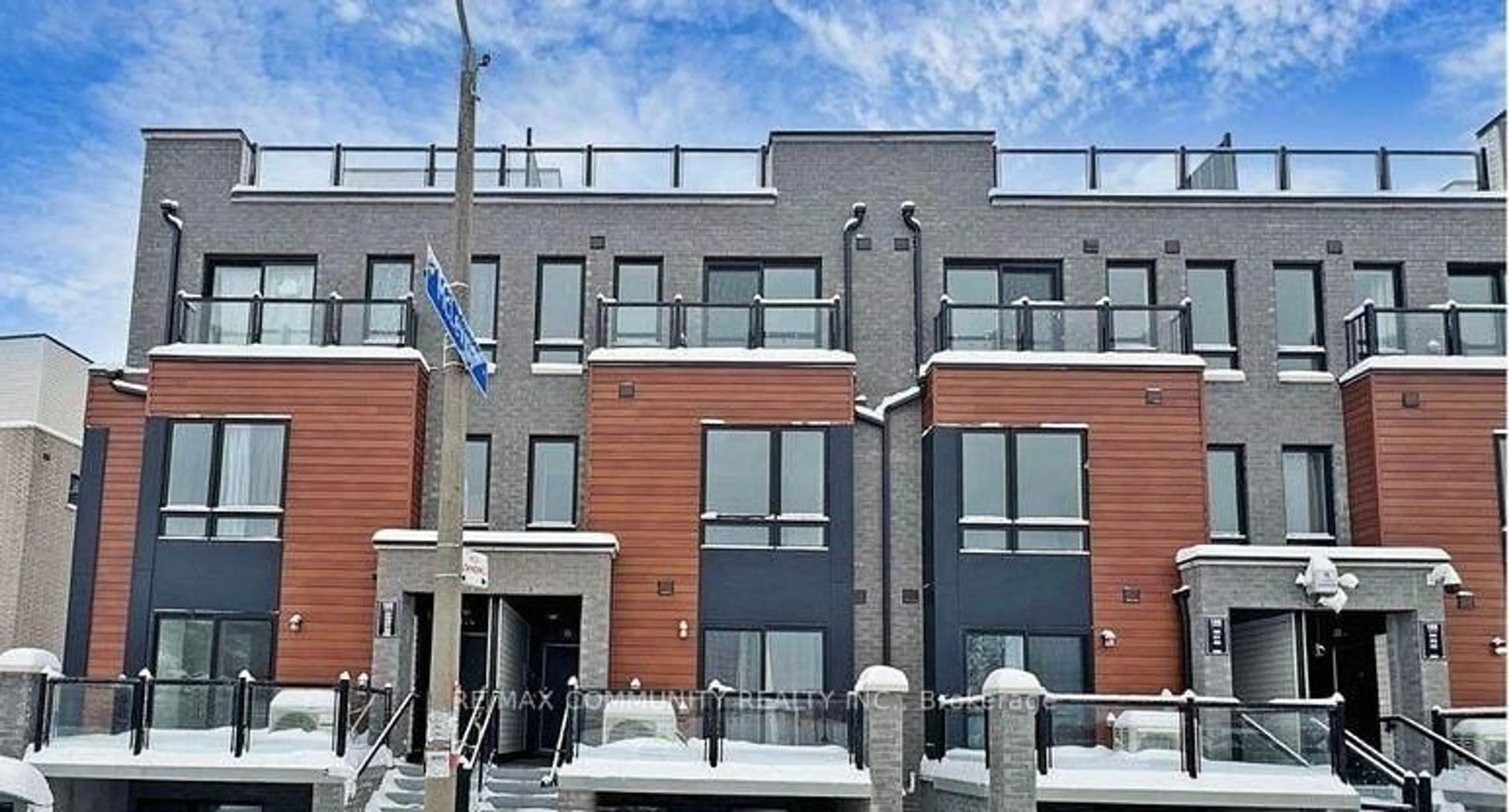Patio, building for 165 Tapscott Rd, Toronto Ontario M1B 0E8