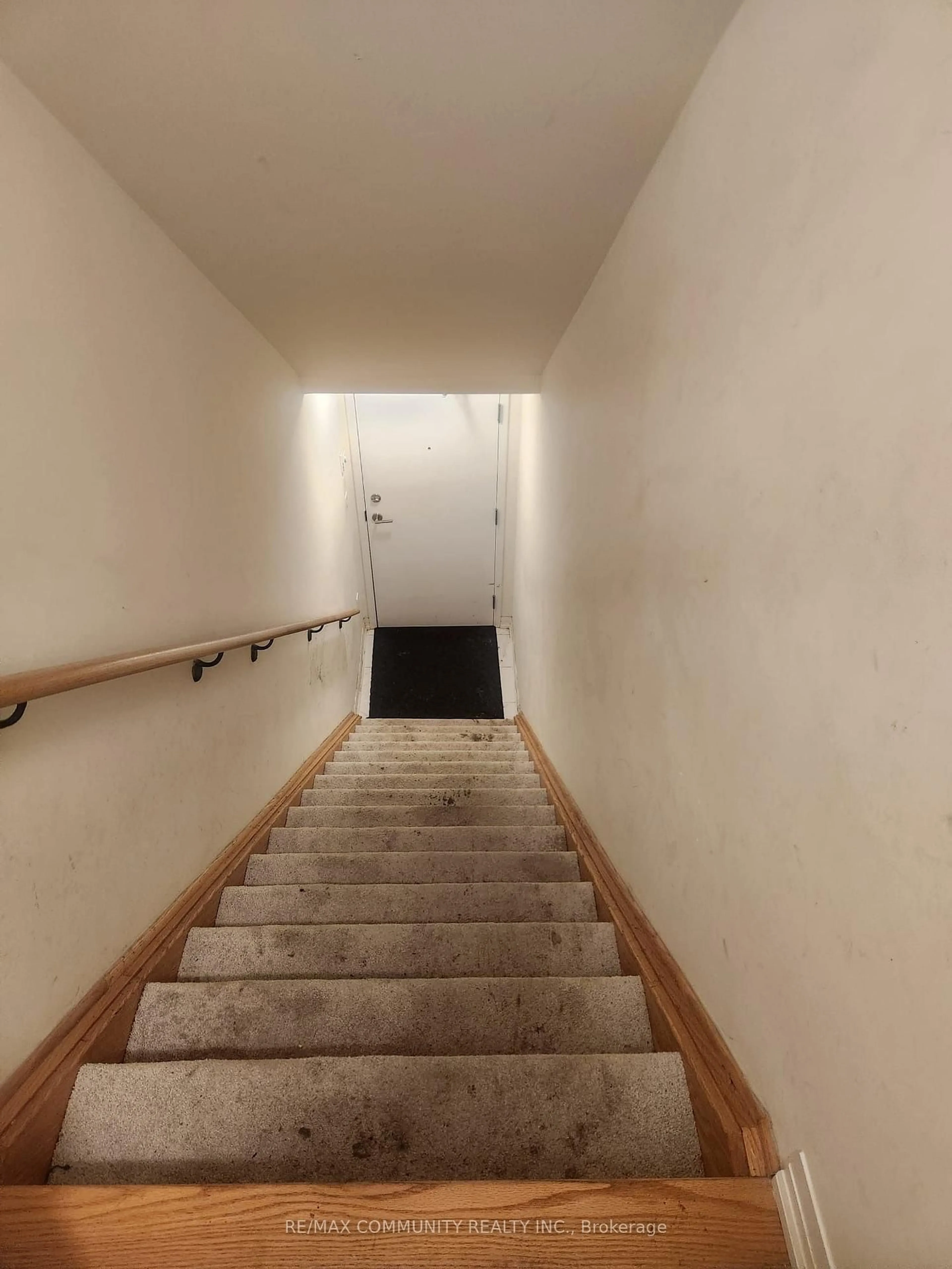 Stairs for 165 Tapscott Rd, Toronto Ontario M1B 0E8