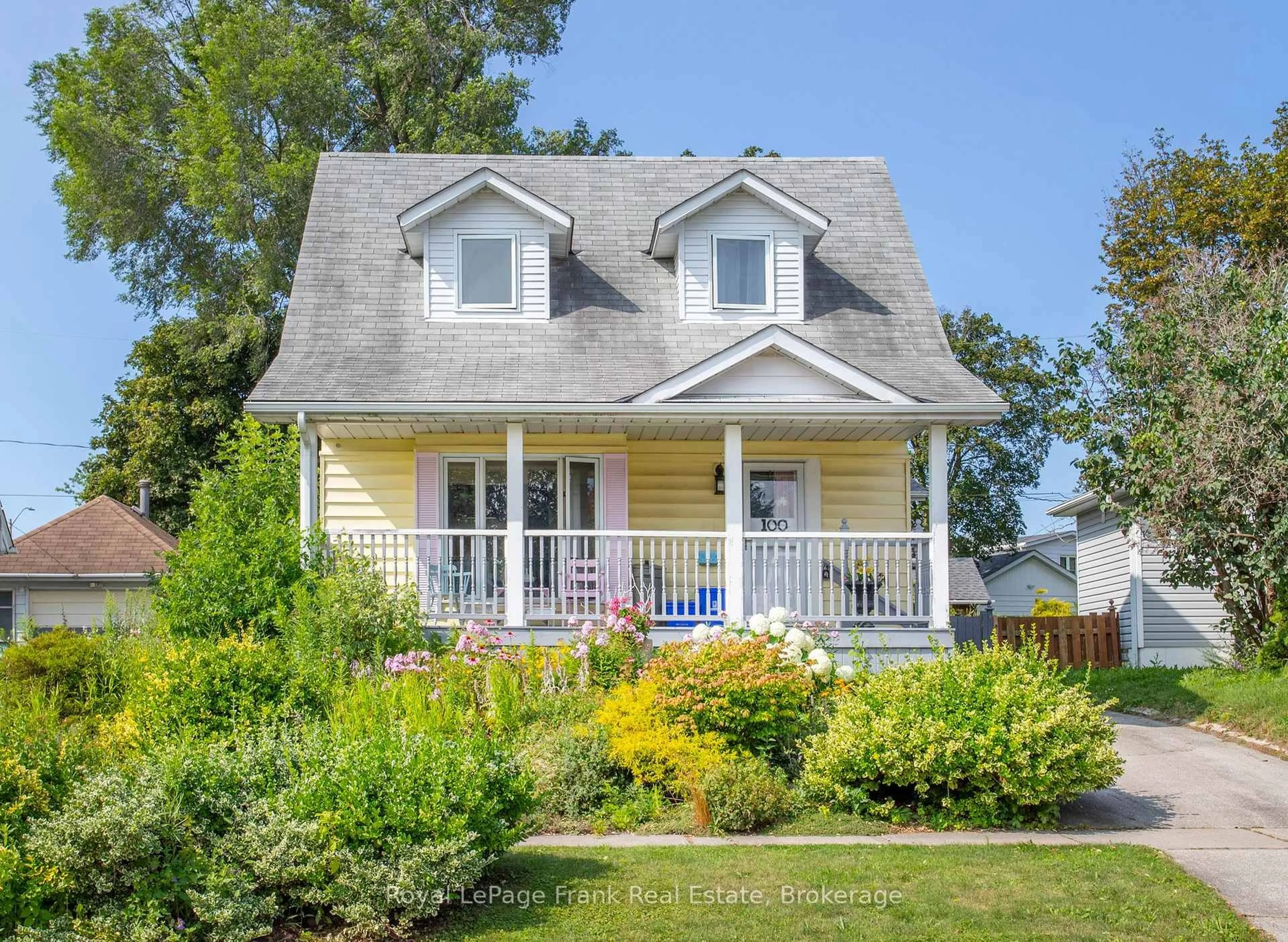 Home with vinyl exterior material, street for 100 Admiral Rd, Ajax Ontario L1S 2P1