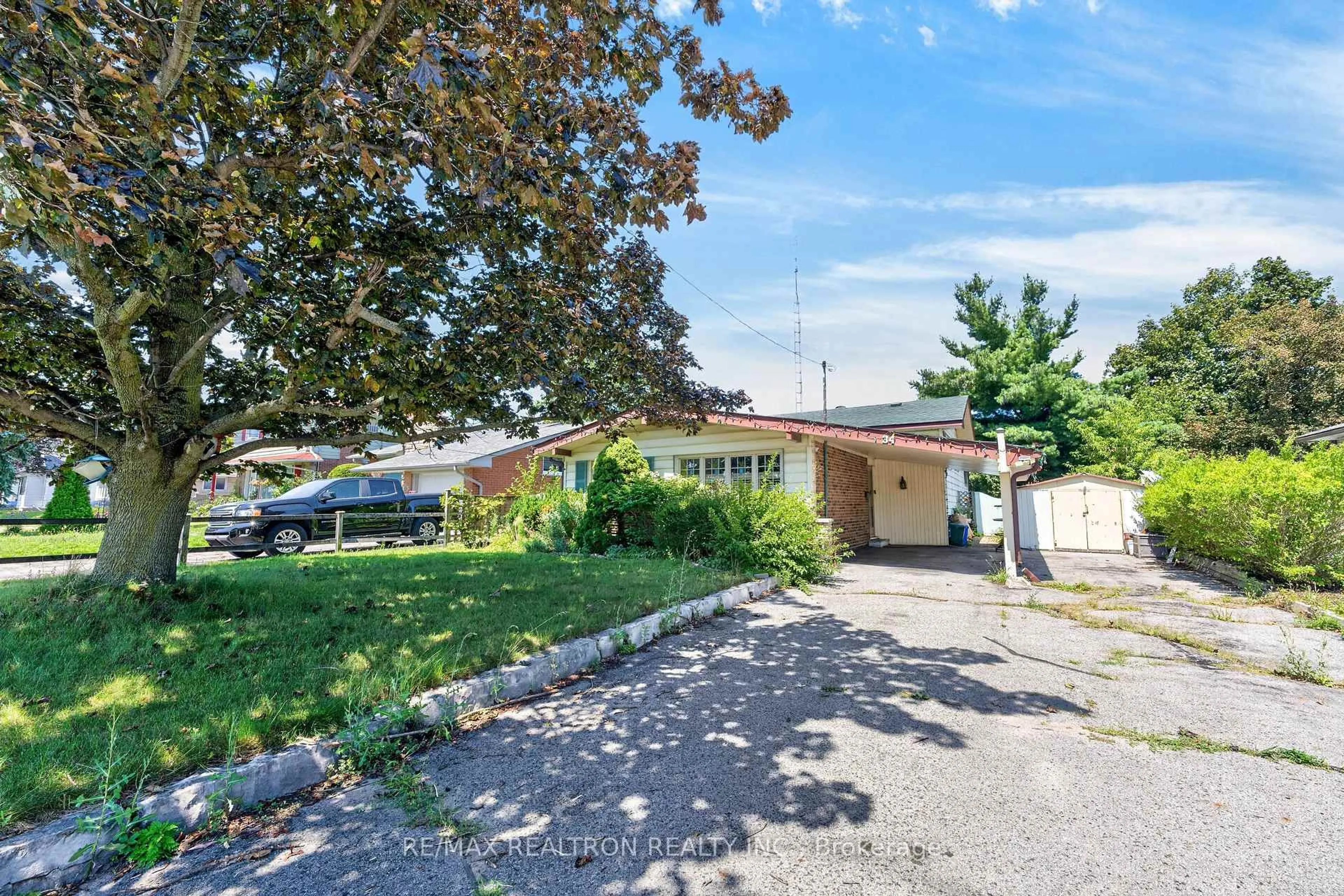 Unknown for 34 Taunton Rd, Oshawa Ontario L1G 3T2